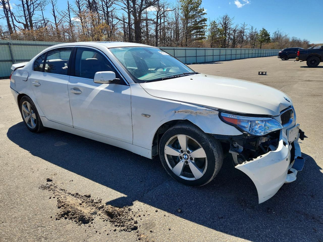 2007 Bmw 525 Белый vin: WBANF335X7CS41583