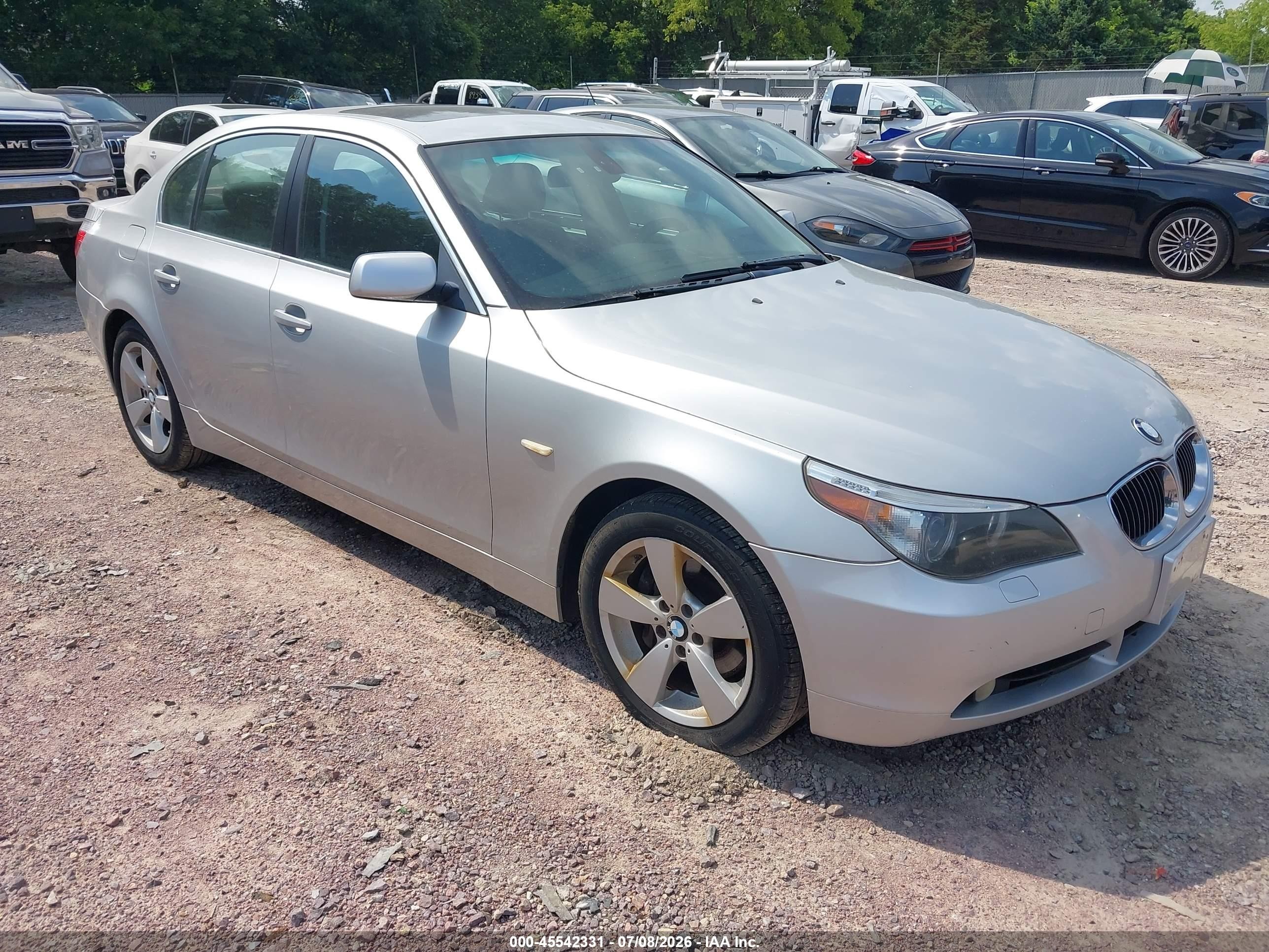 2007 Bmw 525xi   Silver vin: WBANF335X7CW71226