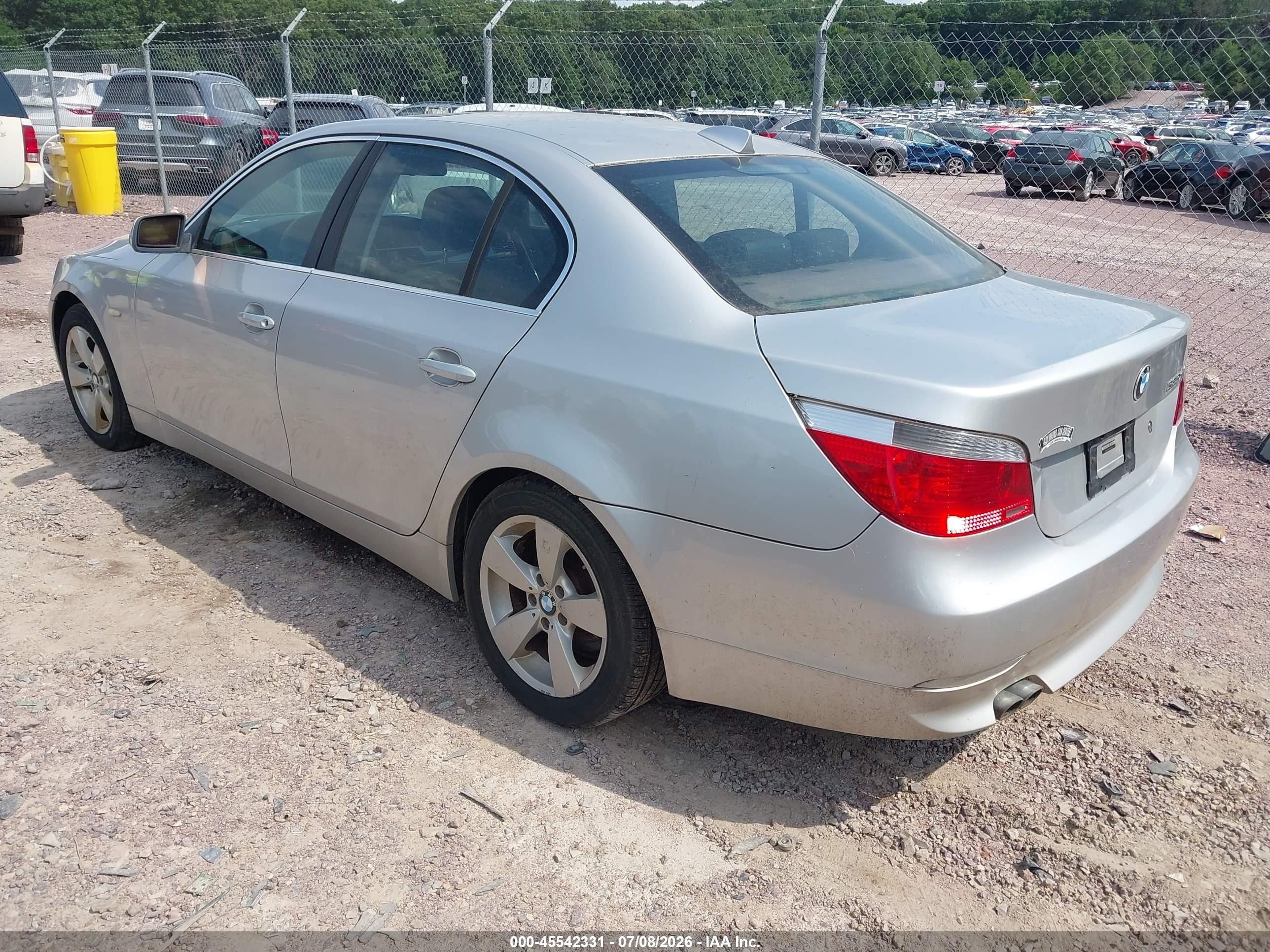 2007 Bmw 525xi   Silver vin: WBANF335X7CW71226