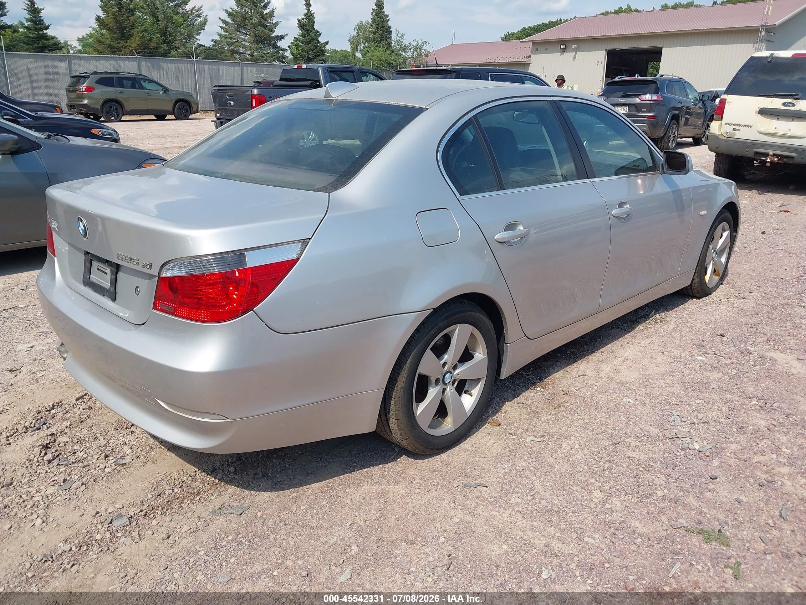2007 Bmw 525xi   Silver vin: WBANF335X7CW71226