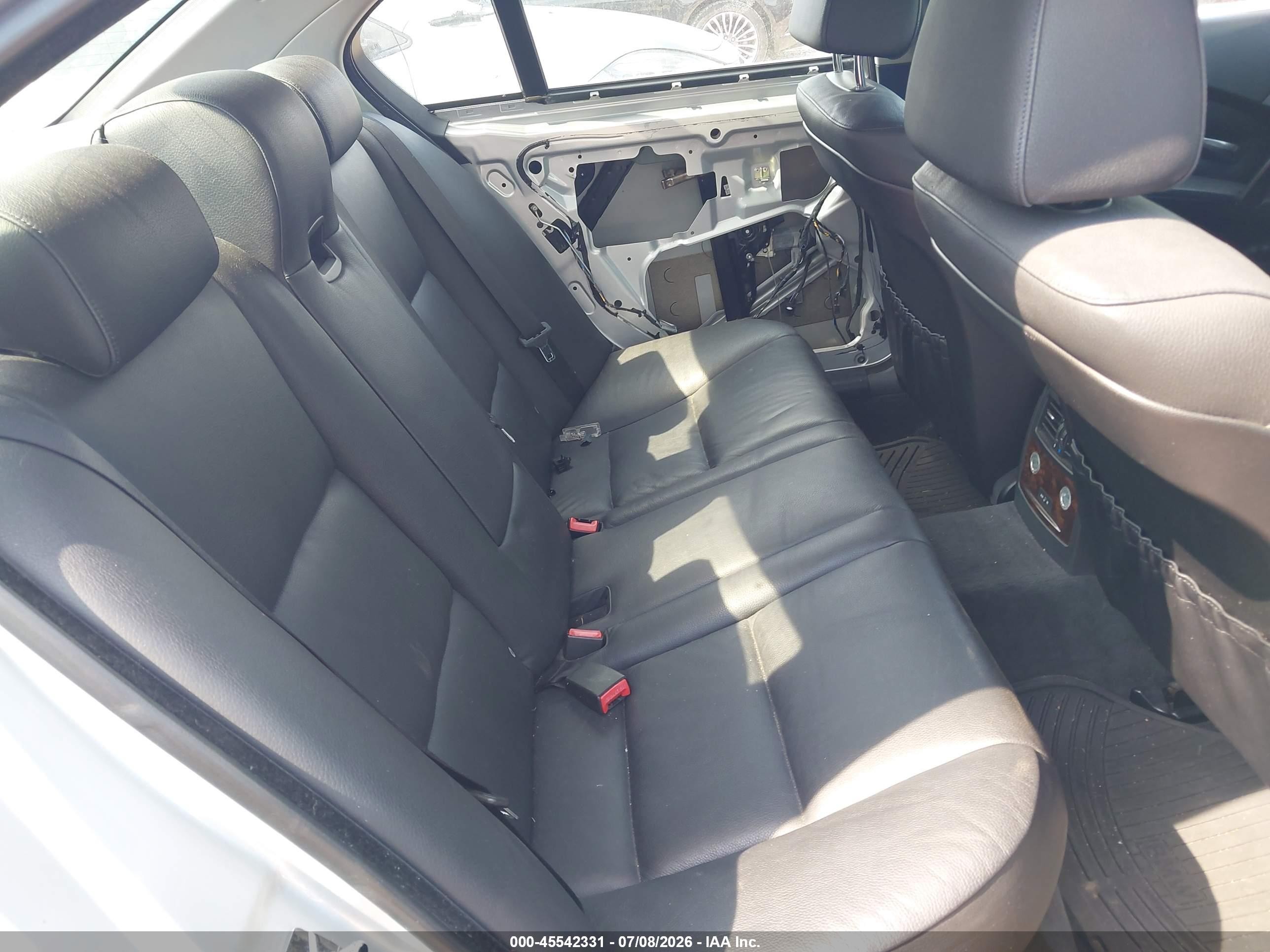 2007 Bmw 525xi   Silver vin: WBANF335X7CW71226