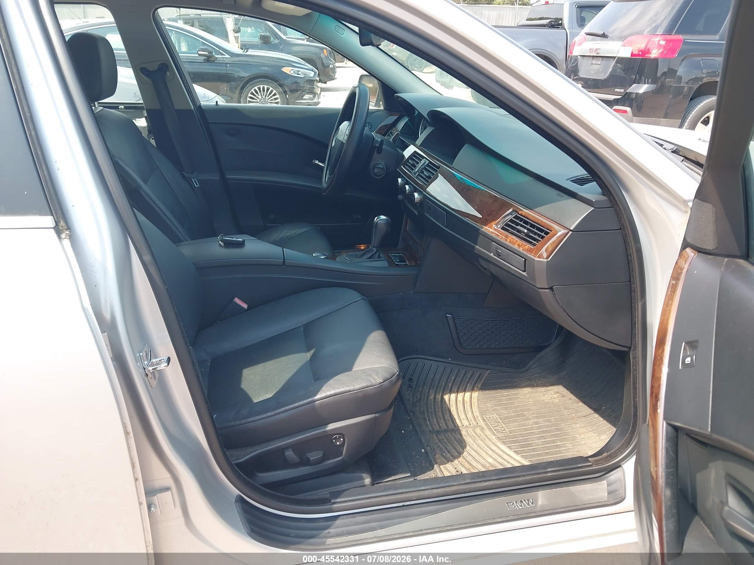 2007 Bmw 525xi   Silver vin: WBANF335X7CW71226