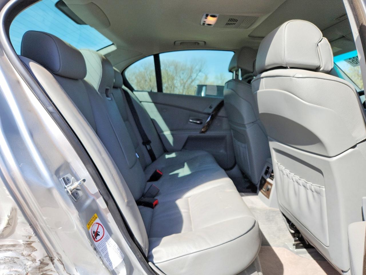 2007 Bmw 530 Xi Серебряный vin: WBANF73567CU21571
