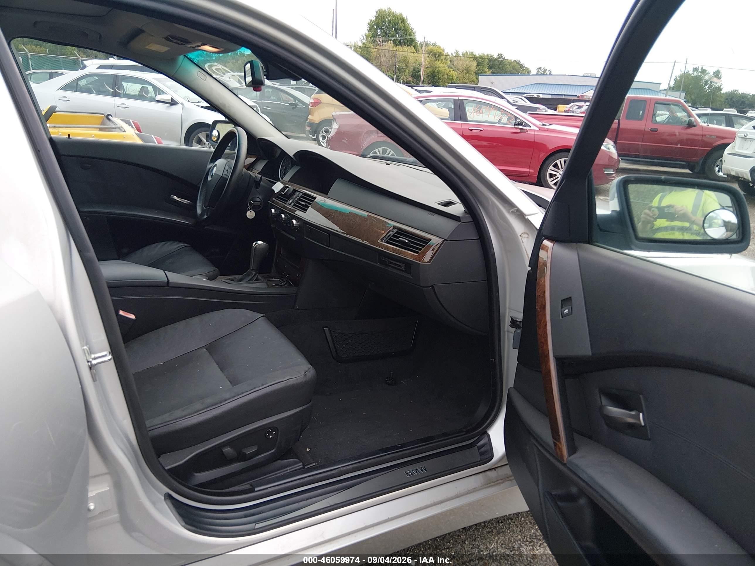 2007 Bmw 530xi   Silver vin: WBANF73587CU25010