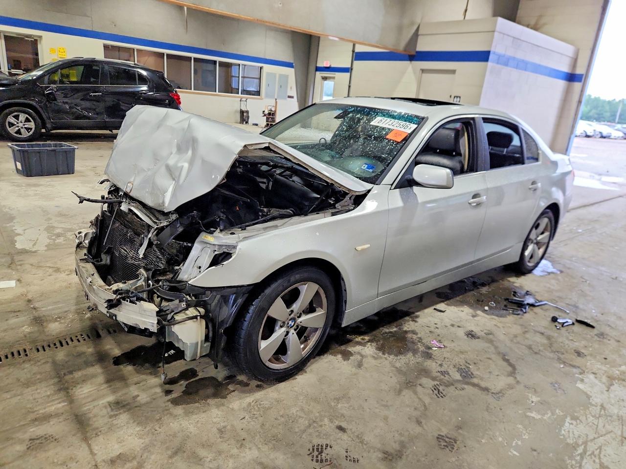 2007 Bmw 530 Xi Silver vin: WBANF73587CU25153