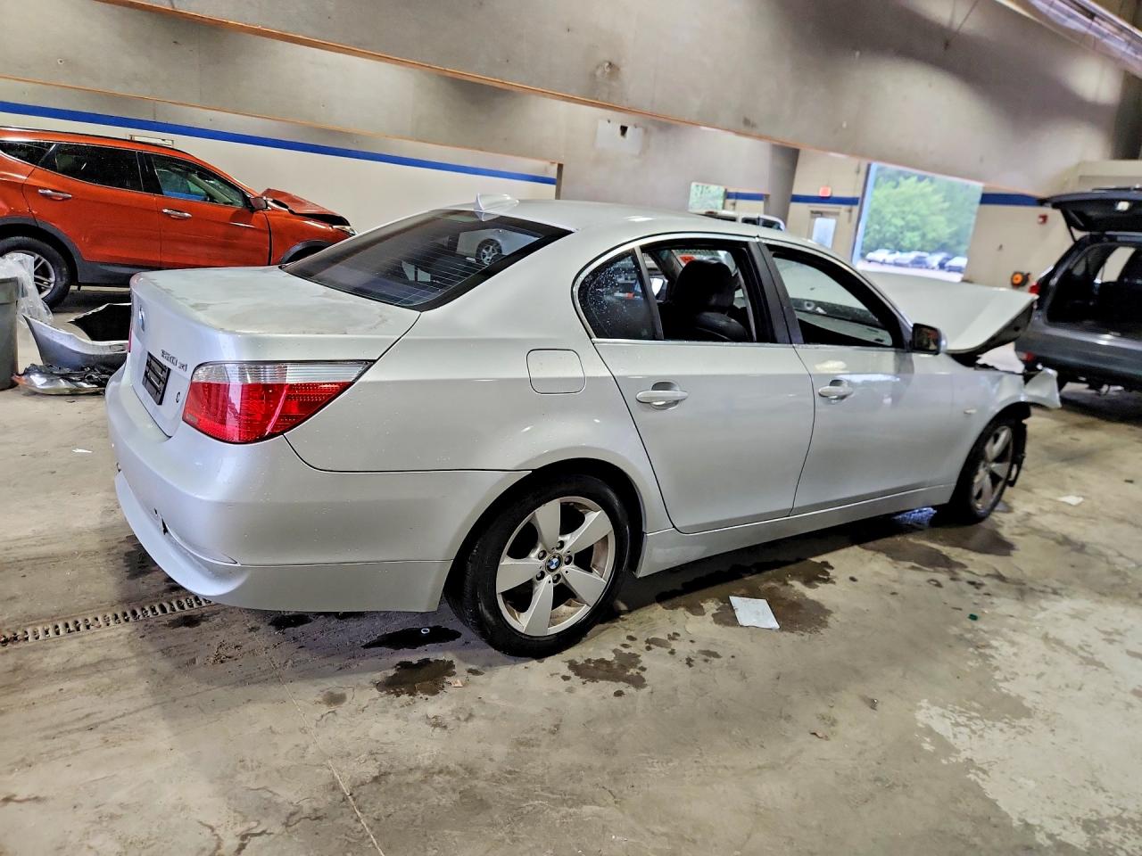 2007 Bmw 530 Xi Silver vin: WBANF73587CU25153