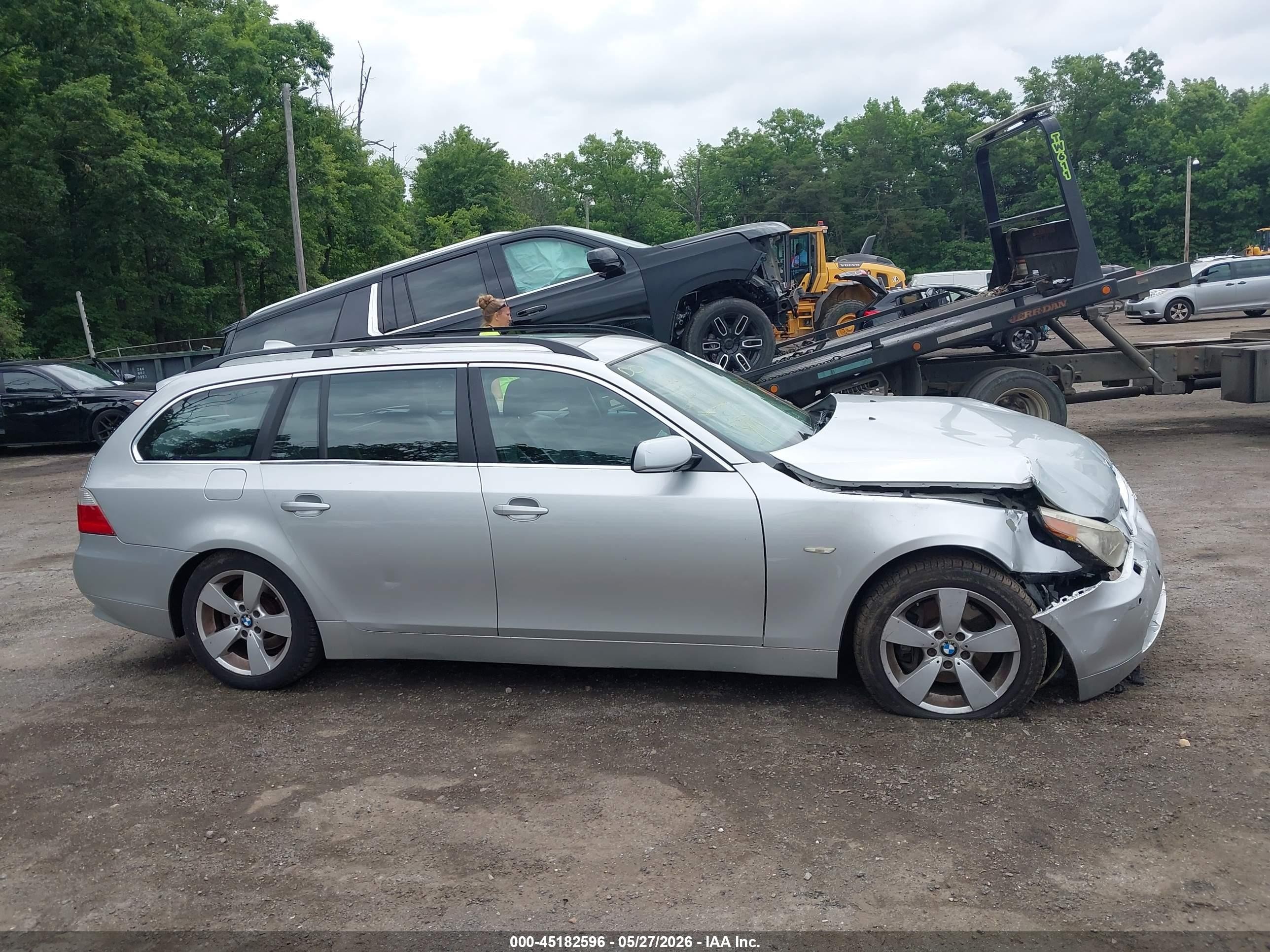 2007 Bmw 530xit   Silver vin: WBANN735X7CN05010