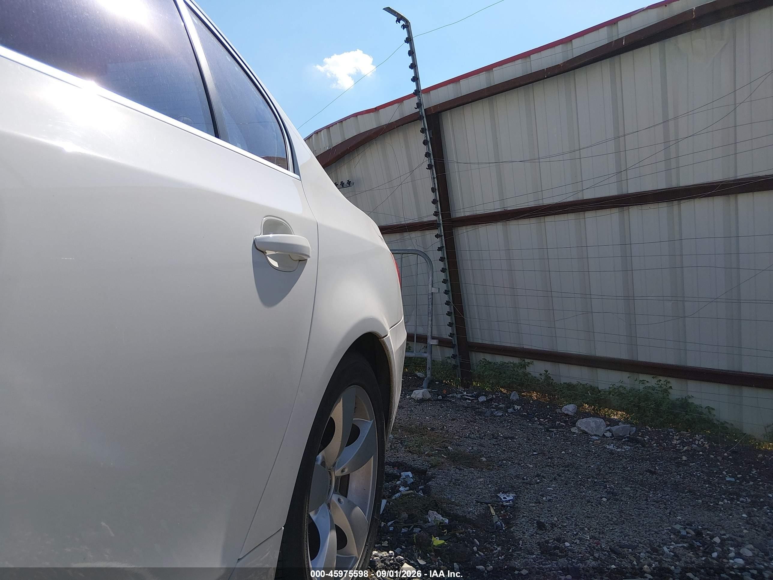 2008 Bmw 528i   White vin: WBANU53518C117205