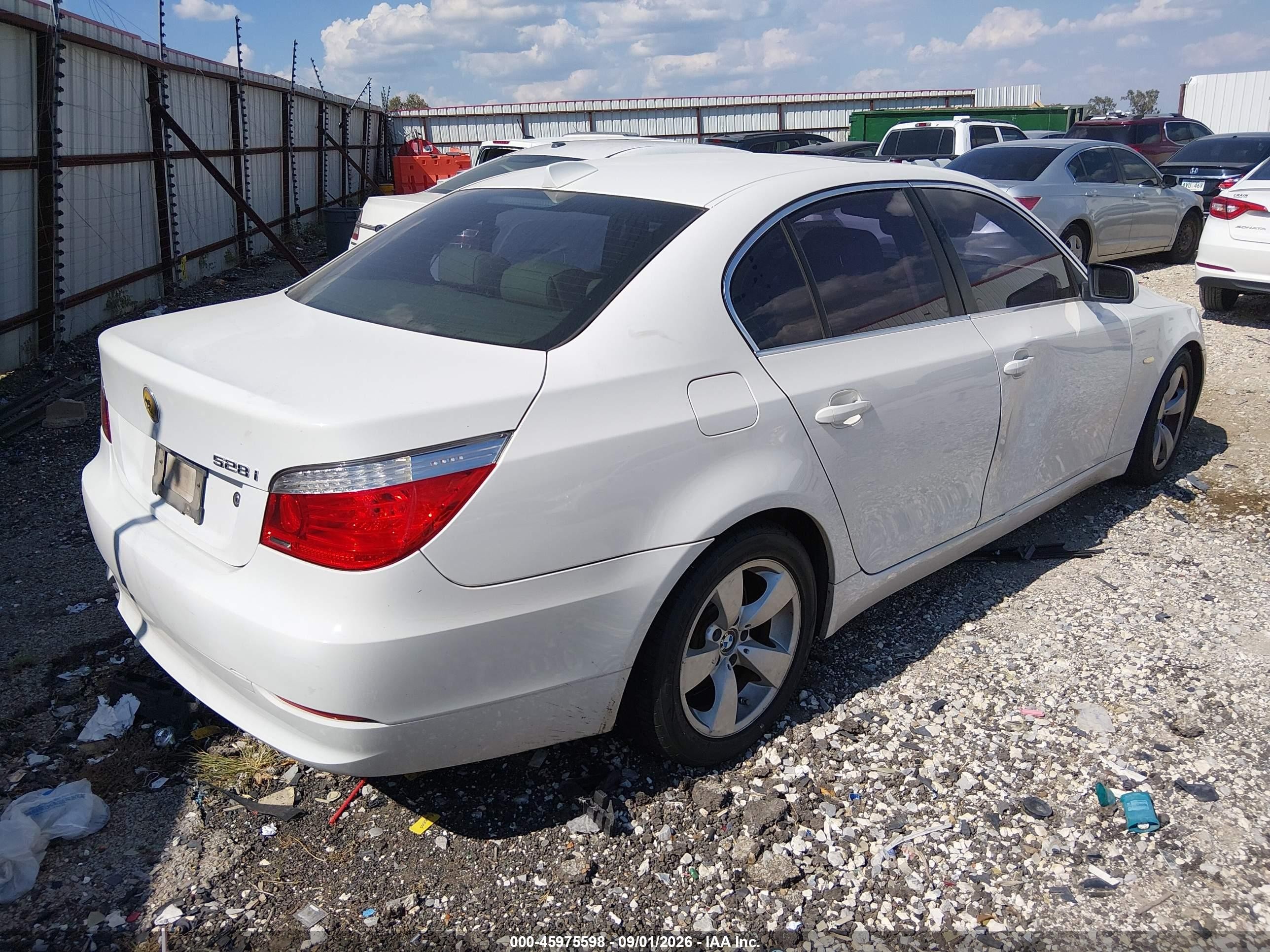 2008 Bmw 528i   White vin: WBANU53518C117205