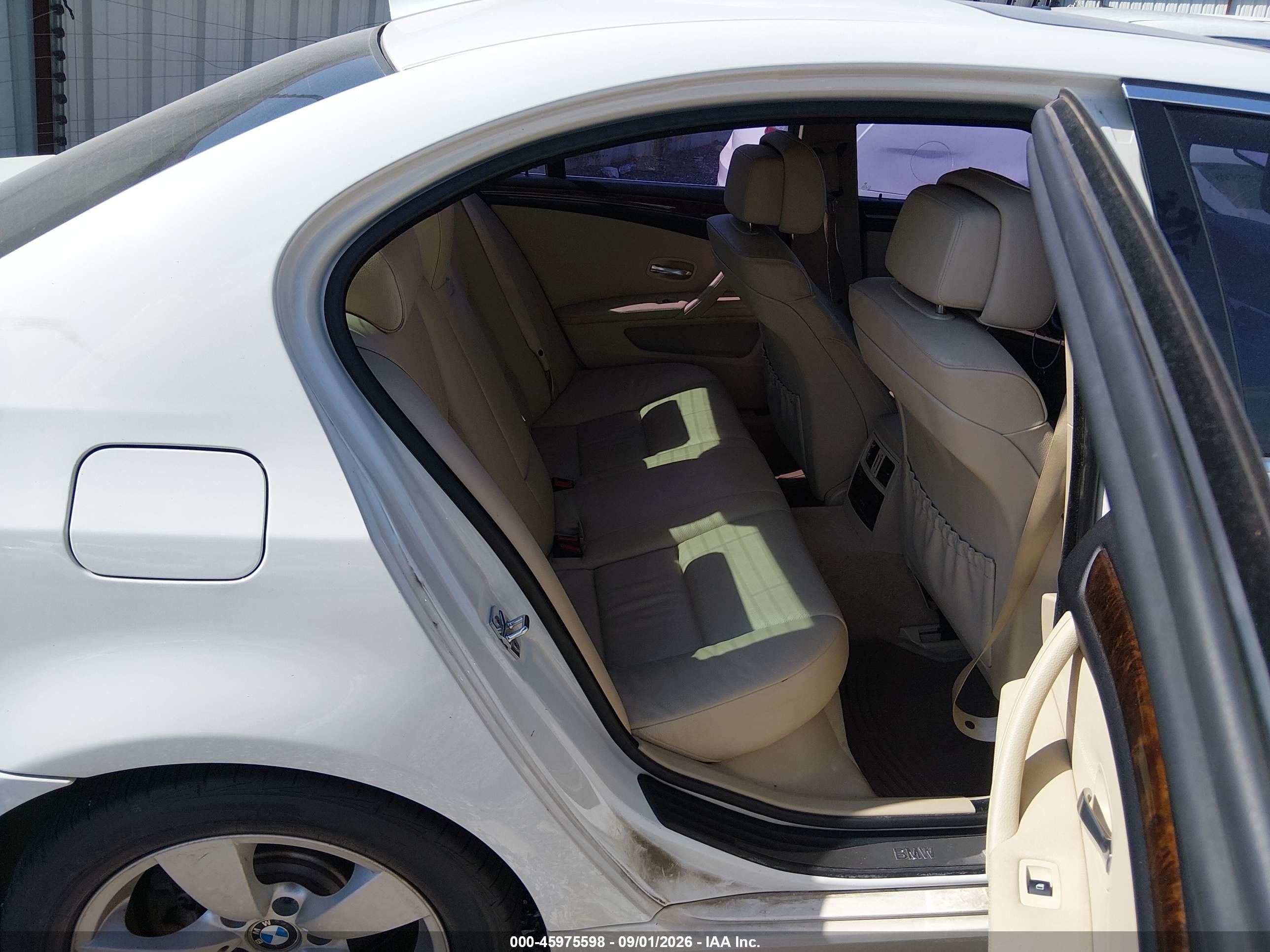 2008 Bmw 528i   White vin: WBANU53518C117205