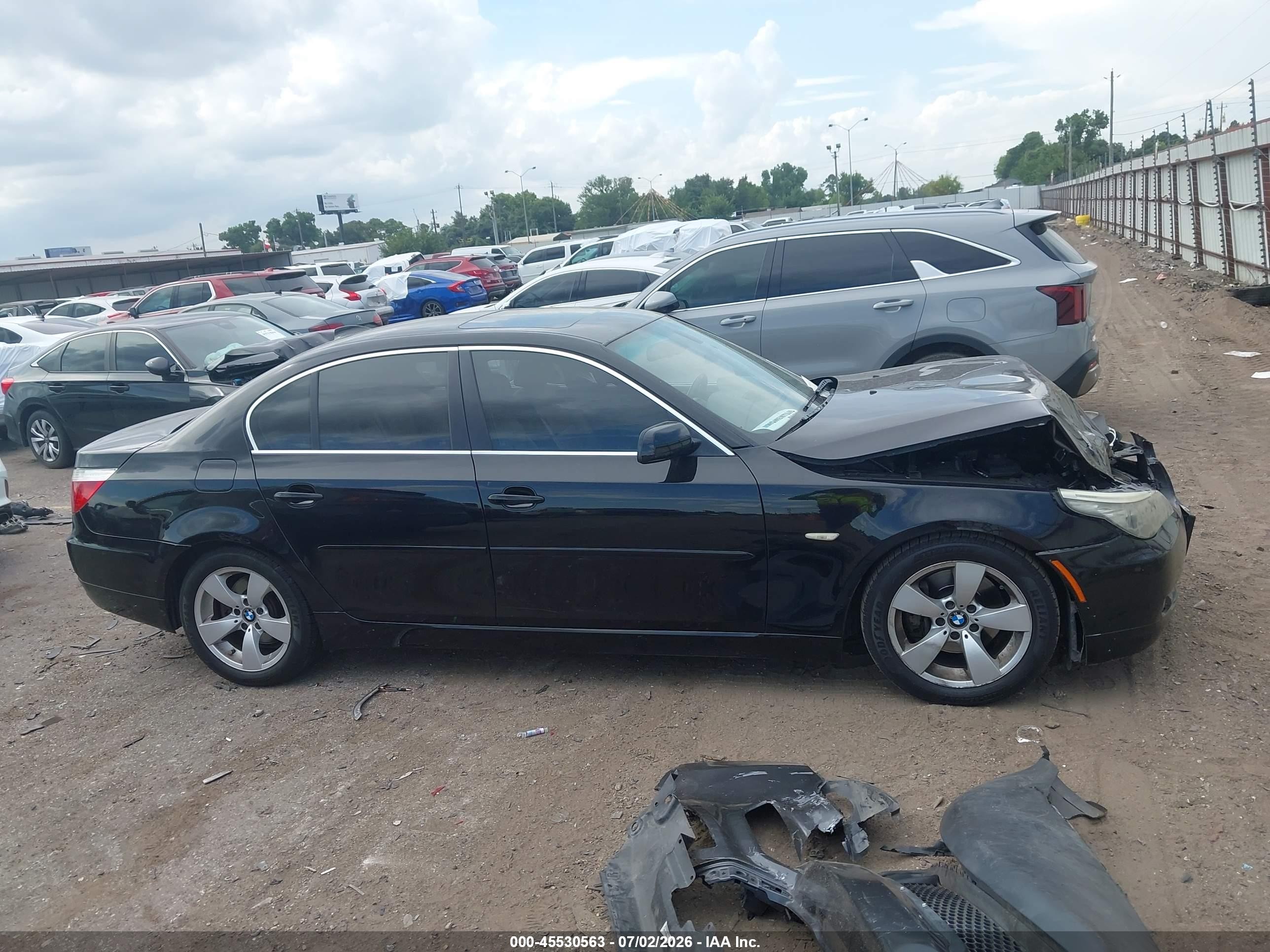 2008 Bmw 528i   Black vin: WBANU53528CT08504