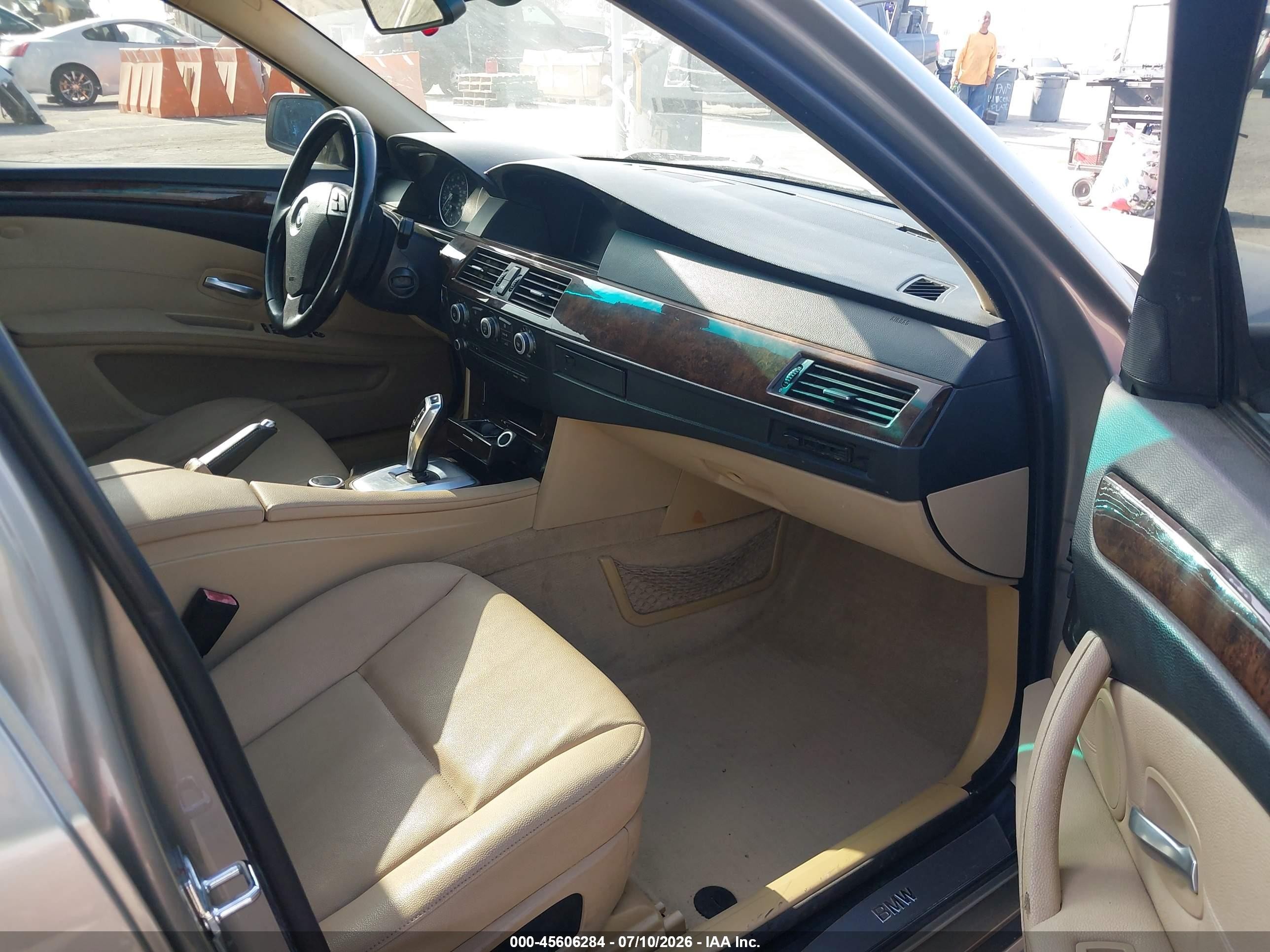 2008 Bmw 528i   Champagne vin: WBANU53538CT05417