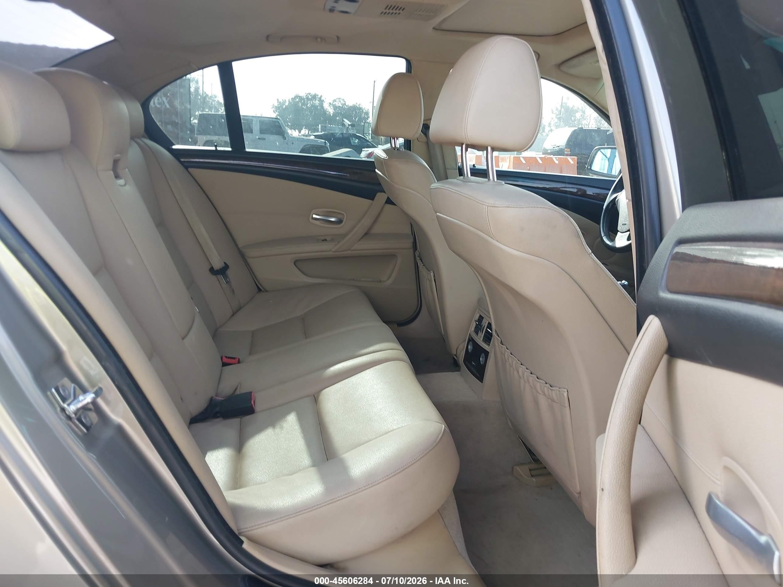 2008 Bmw 528i   Champagne vin: WBANU53538CT05417