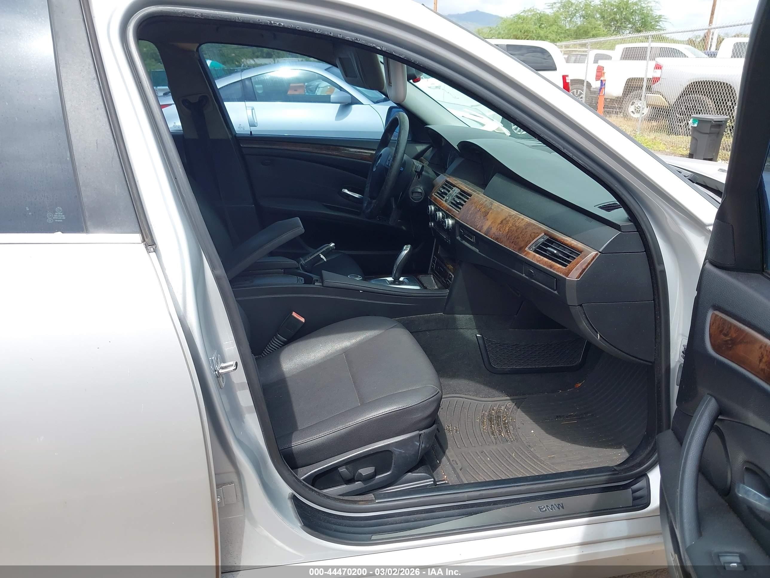 2008 Bmw 528i   Silver vin: WBANU53548CT03367