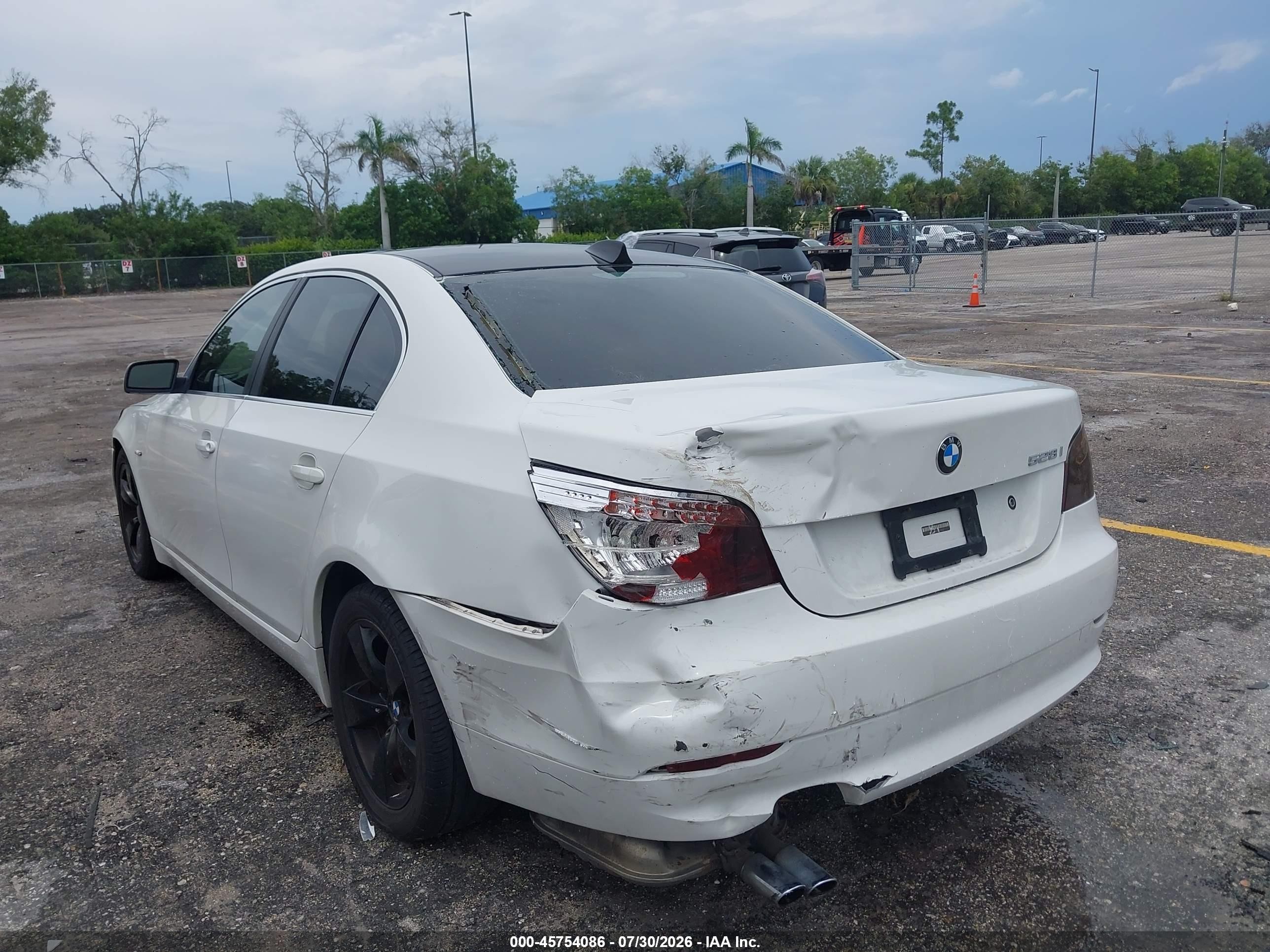 2008 Bmw 528i   White vin: WBANU53548CT11565