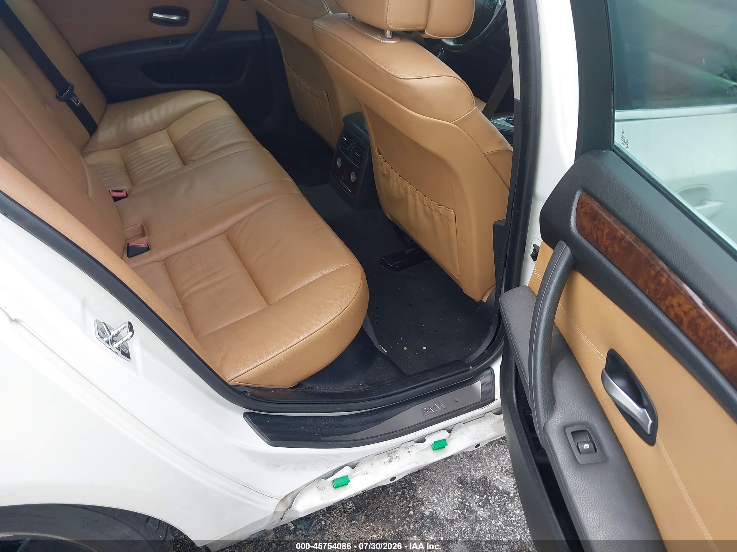 2008 Bmw 528i   White vin: WBANU53548CT11565