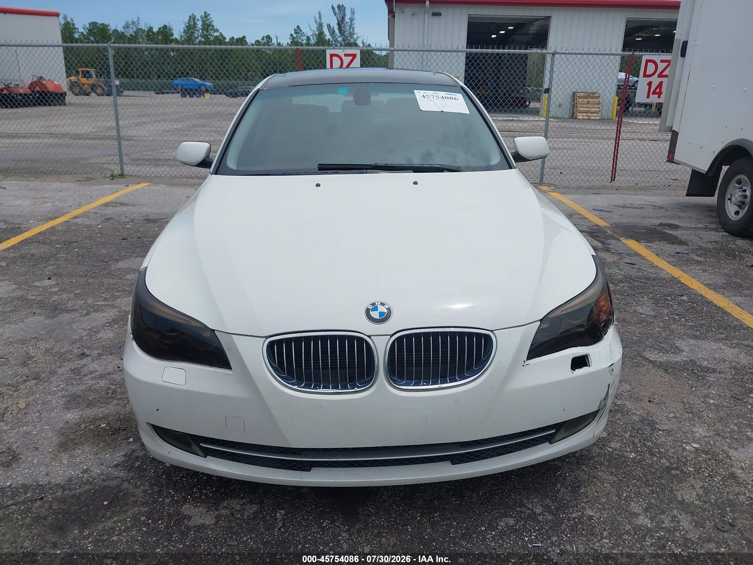 2008 Bmw 528i   White vin: WBANU53548CT11565