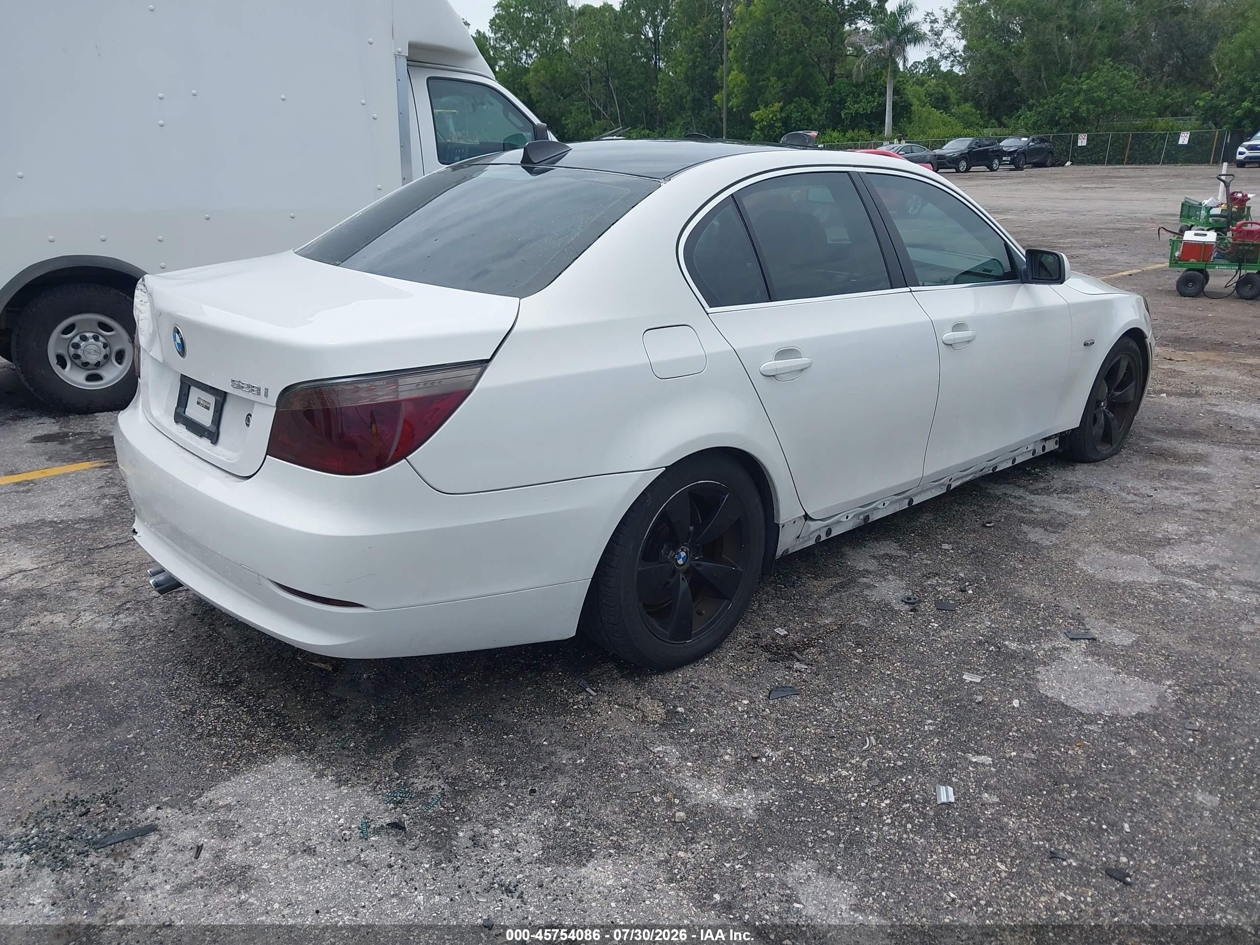 2008 Bmw 528i   White vin: WBANU53548CT11565