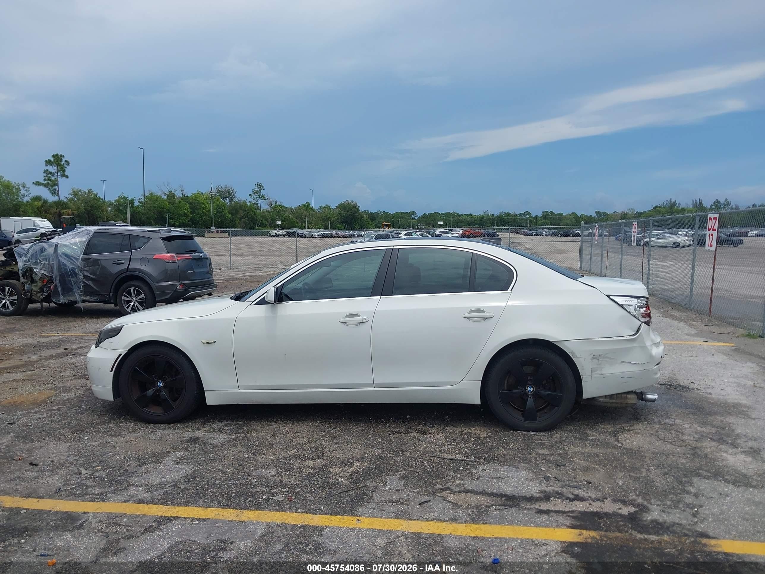 2008 Bmw 528i   White vin: WBANU53548CT11565