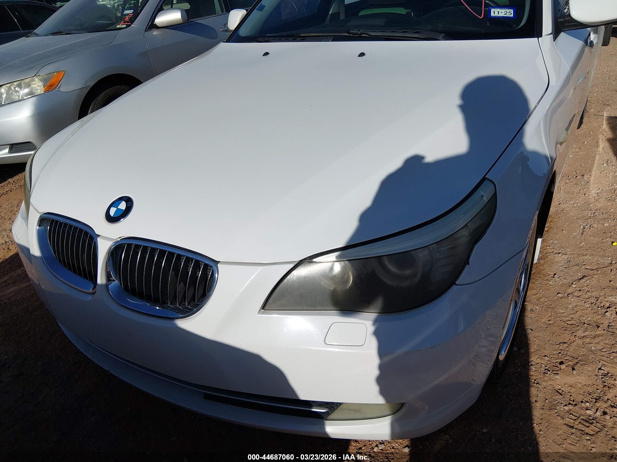 2009 Bmw 528i   White vin: WBANU53559BY65317