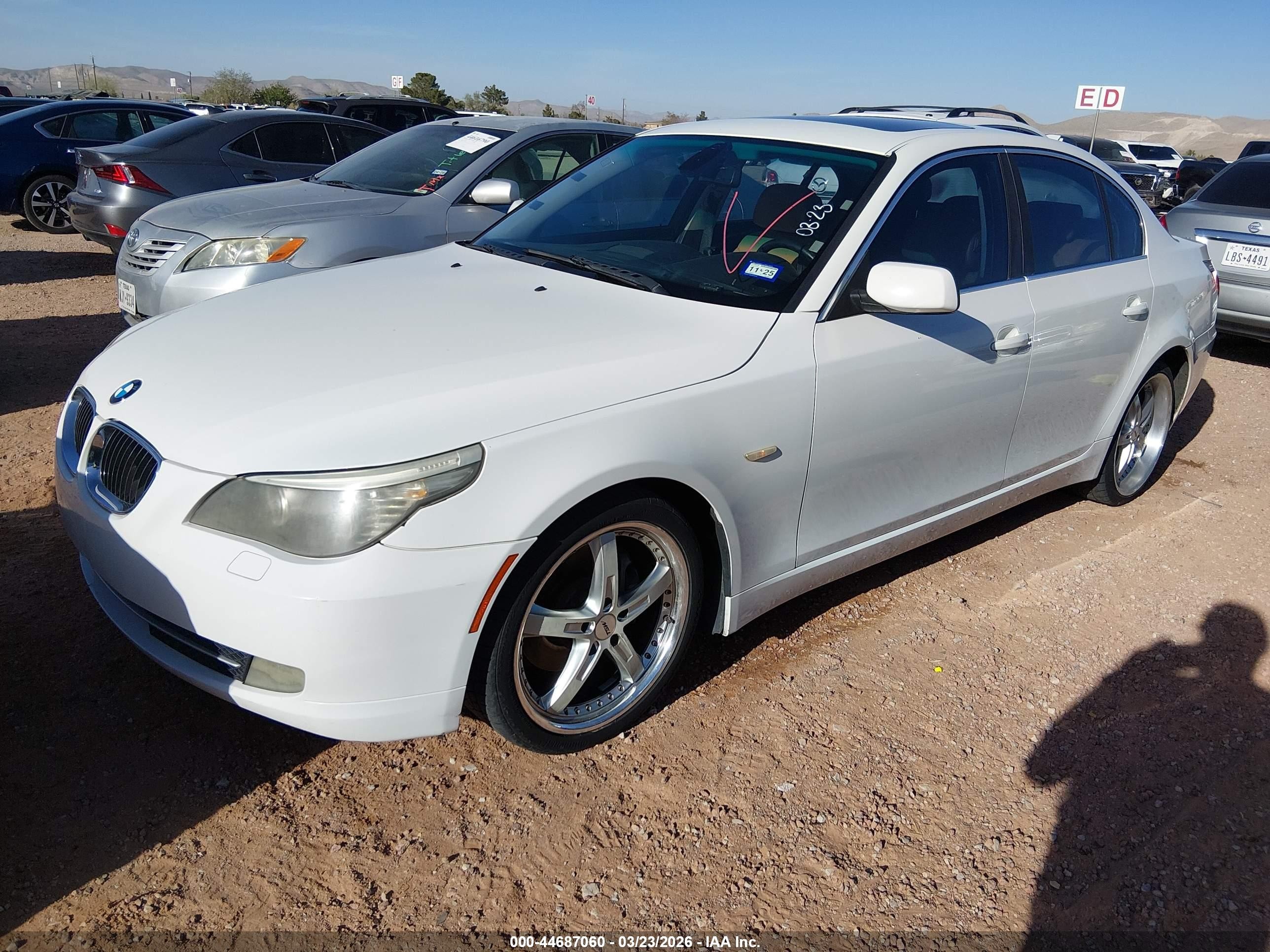 2009 Bmw 528i   White vin: WBANU53559BY65317