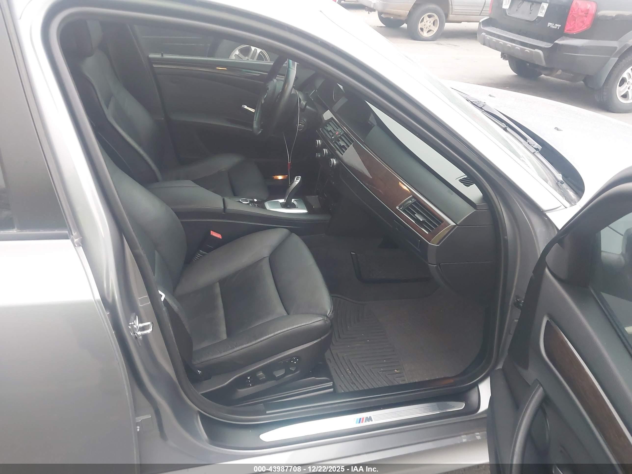 2009 Bmw 528i   Black vin: WBANU53579C122894
