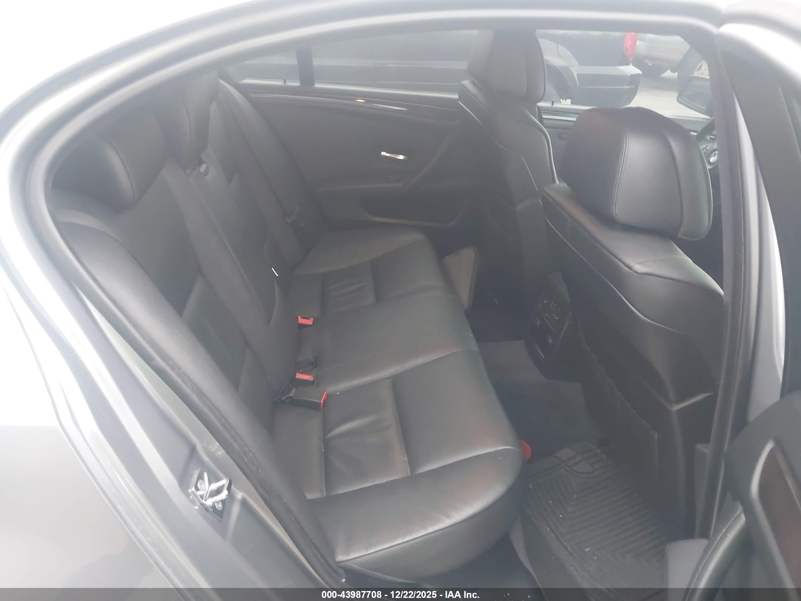 2009 Bmw 528i   Black vin: WBANU53579C122894