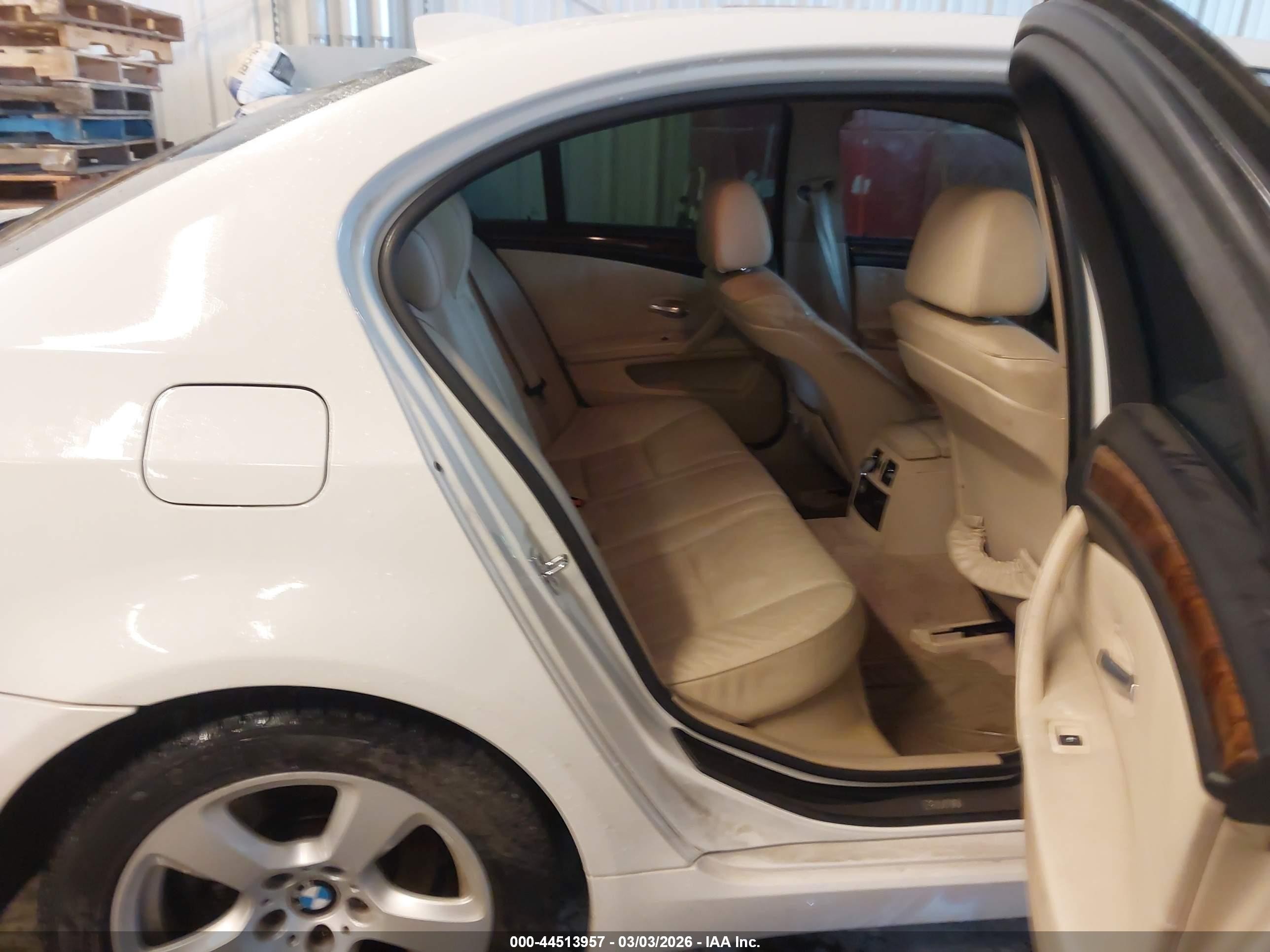 2008 Bmw 528i   White vin: WBANU53598CT02361