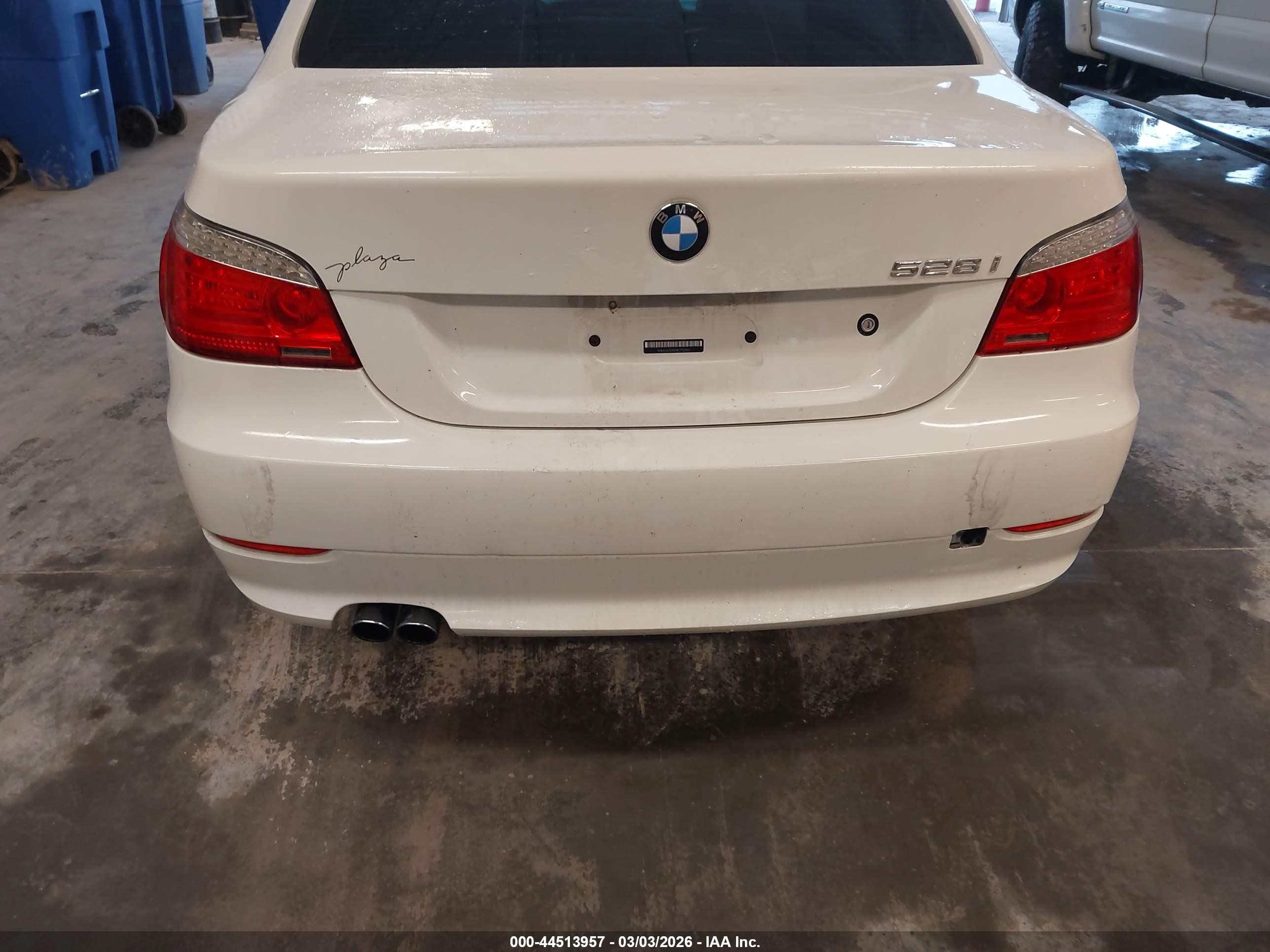 2008 Bmw 528i   White vin: WBANU53598CT02361