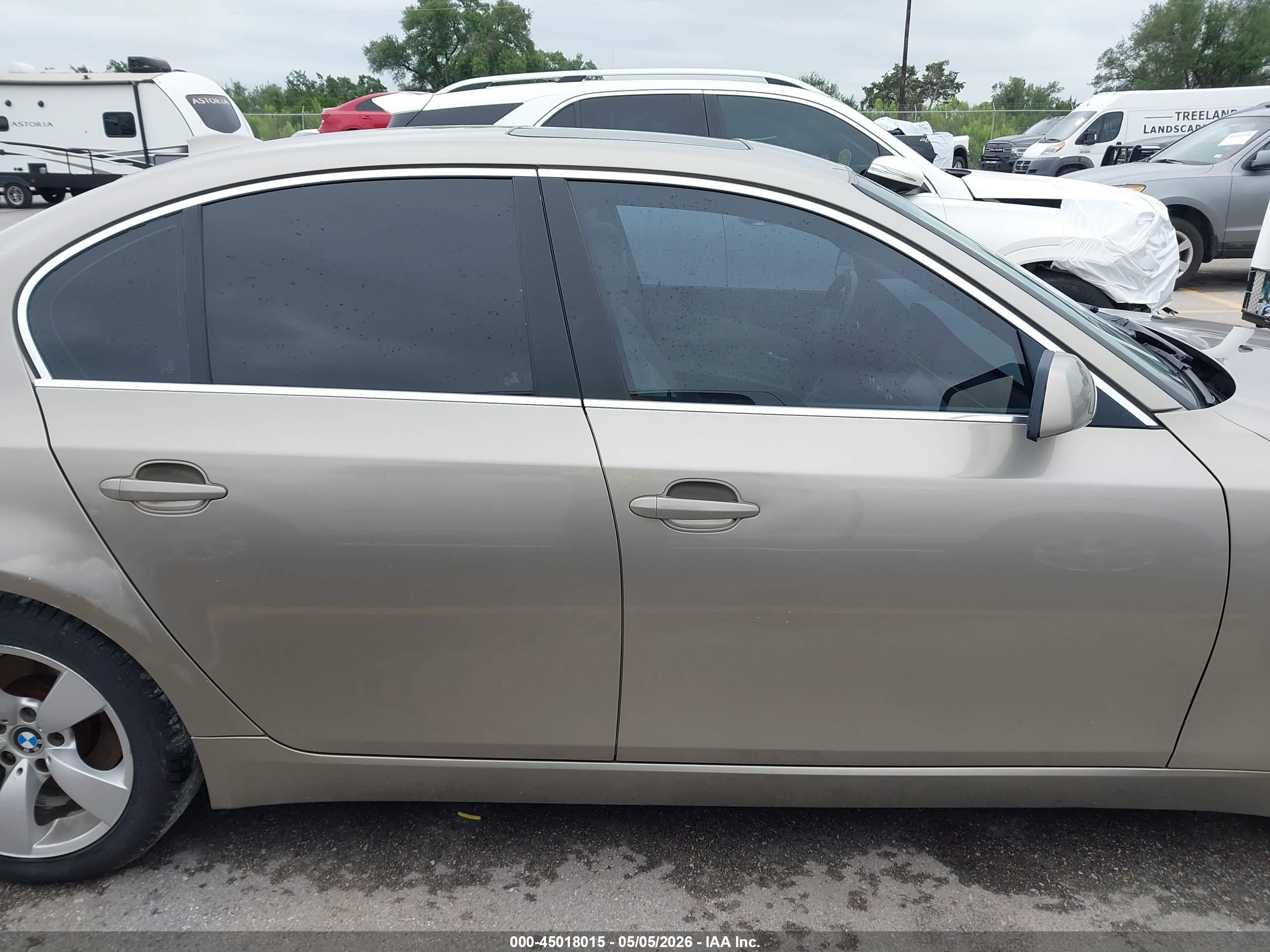 2008 Bmw 528i   Gold vin: WBANU53598CT05289