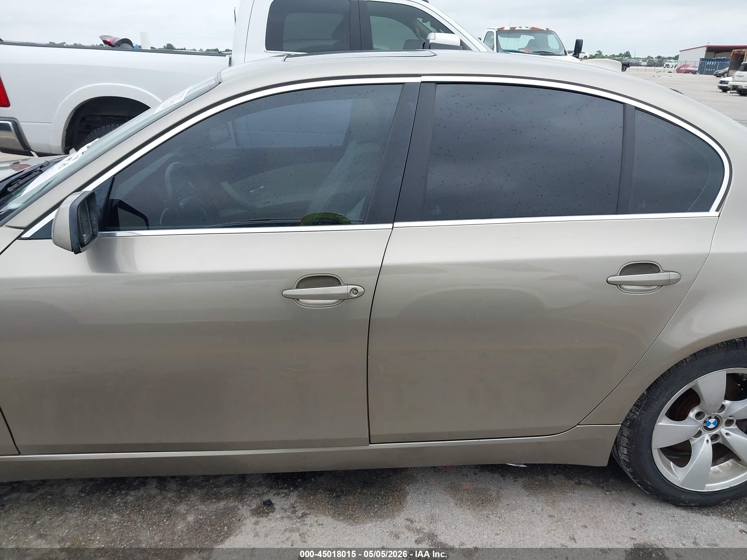 2008 Bmw 528i   Gold vin: WBANU53598CT05289