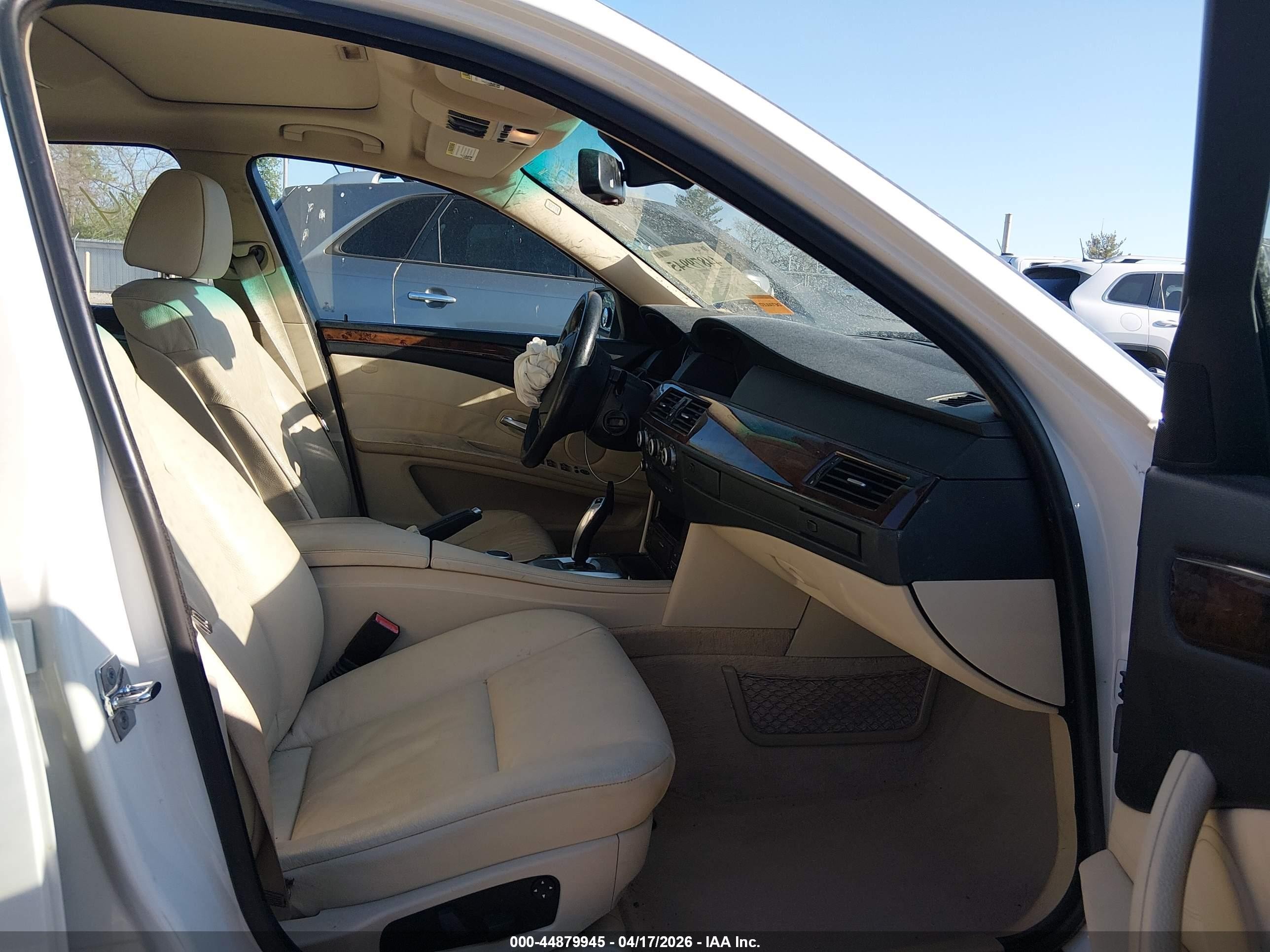 2008 Bmw 528i   White vin: WBANU53598CT07530