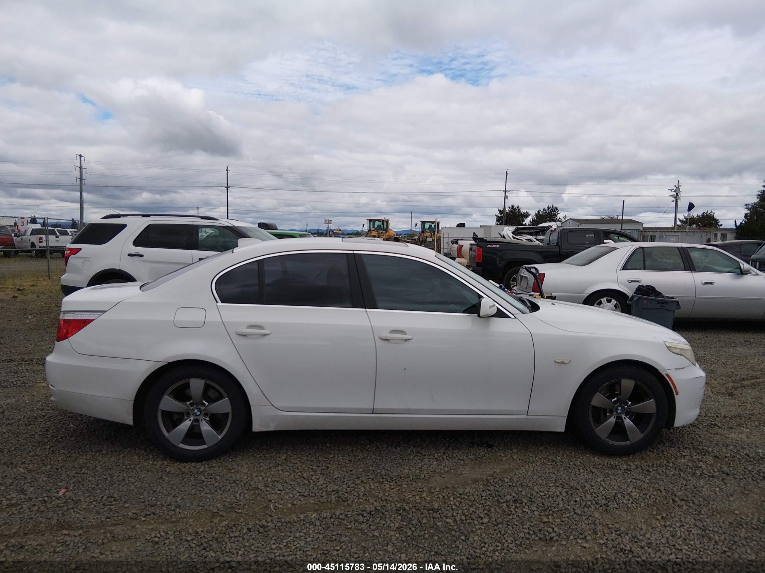 2008 Bmw 528i   White vin: WBANU535X8CT04314