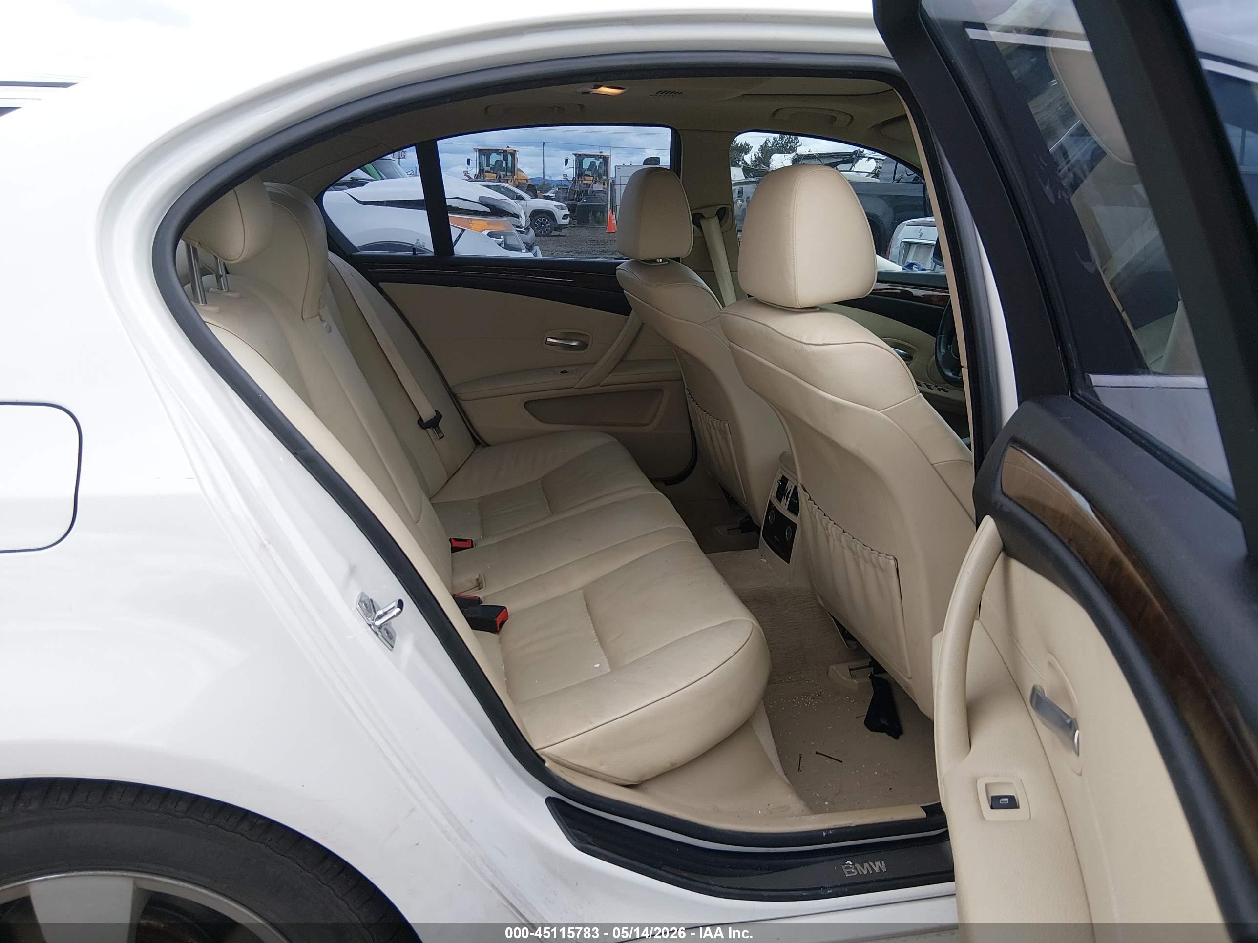 2008 Bmw 528i   White vin: WBANU535X8CT04314