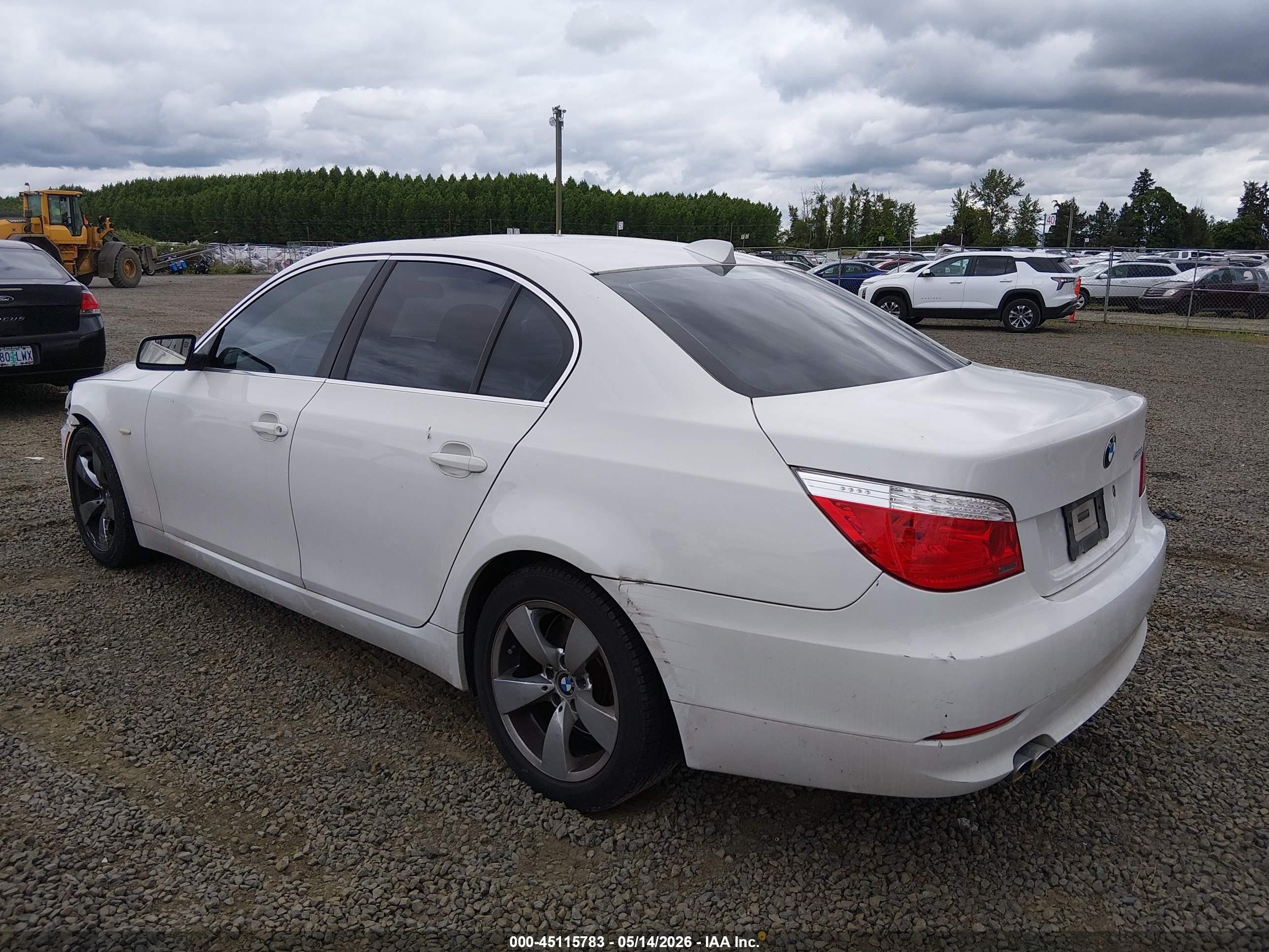 2008 Bmw 528i   White vin: WBANU535X8CT04314