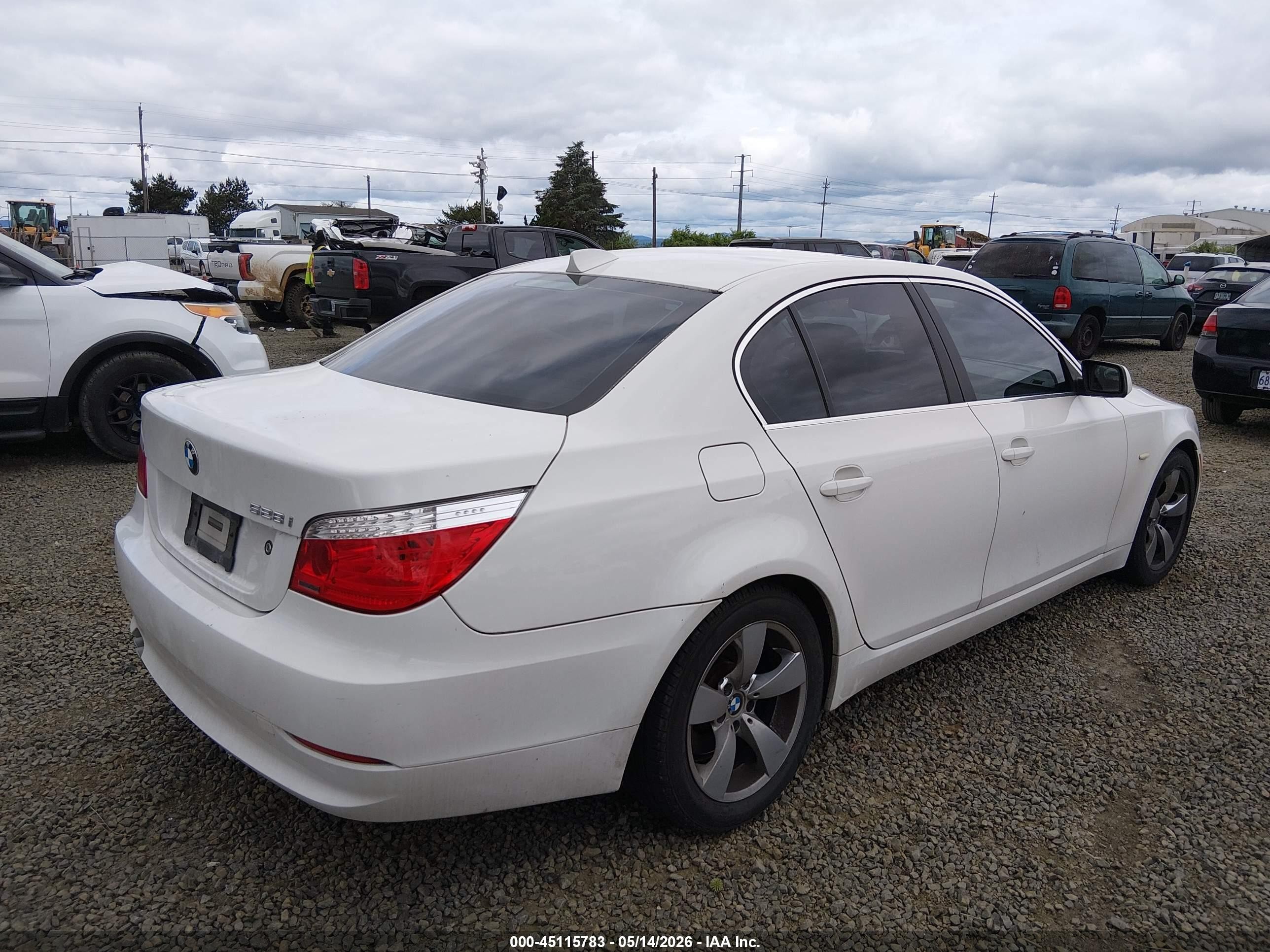 2008 Bmw 528i   White vin: WBANU535X8CT04314