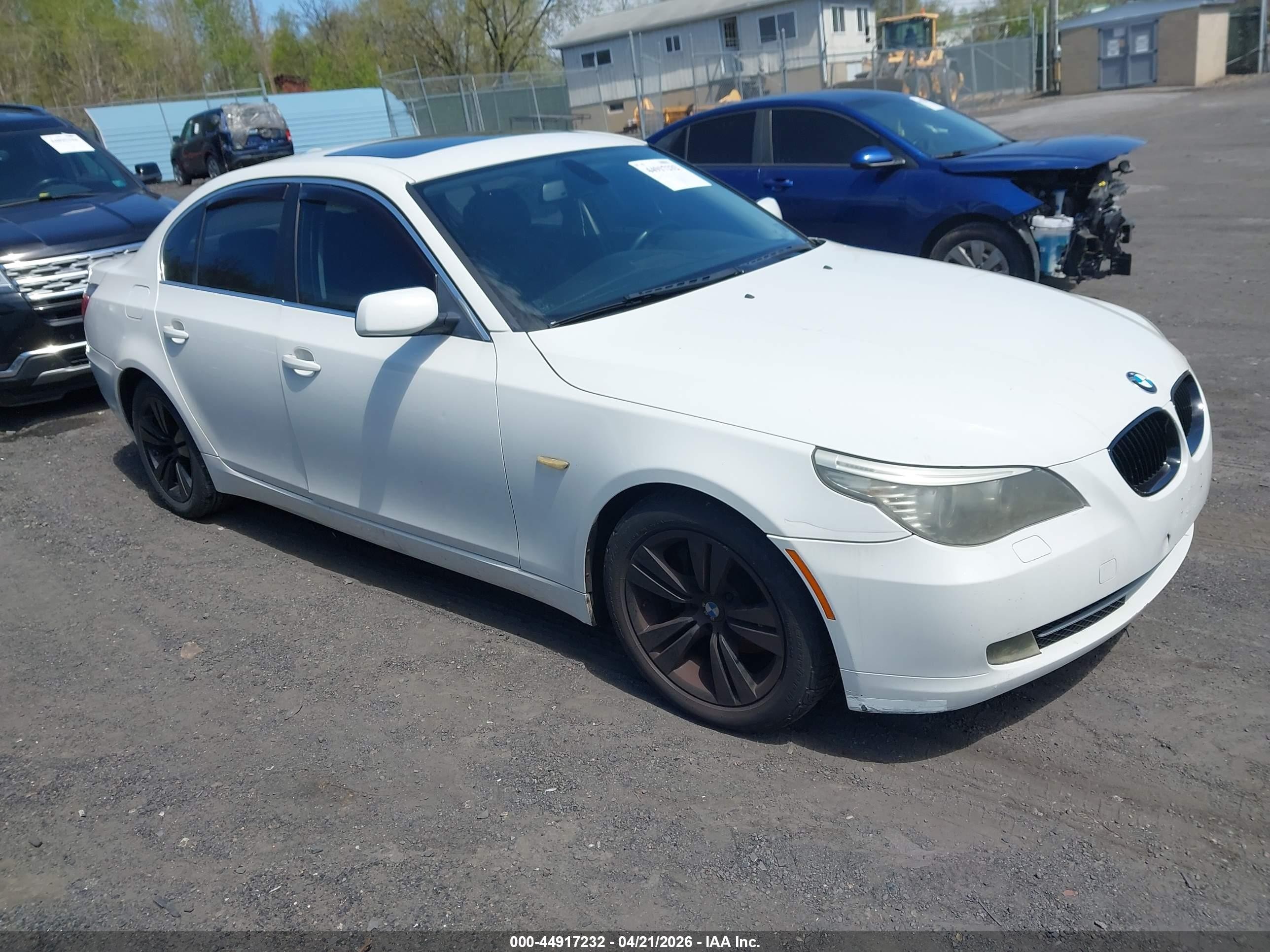 2010 Bmw 528i   Белый vin: WBANU5C51AC128923