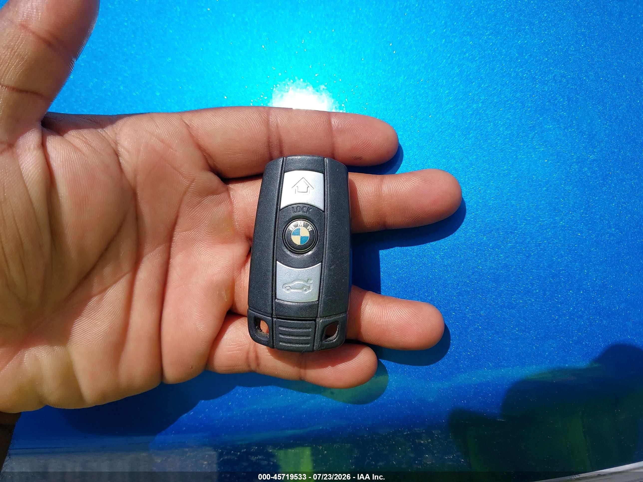 2010 Bmw 528i   Blue vin: WBANU5C51AC365833