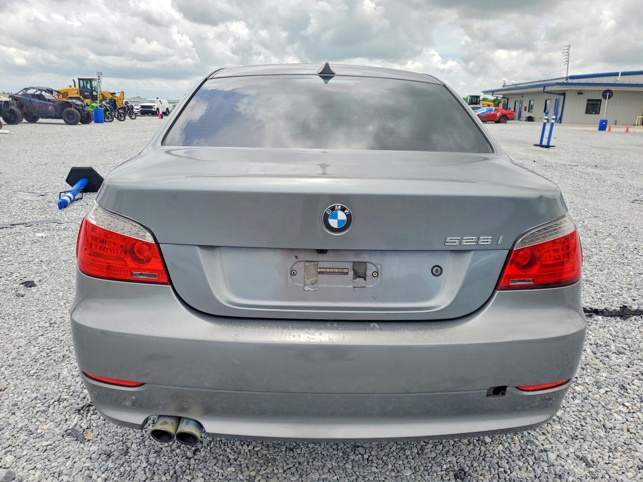 2010 Bmw 528 I Silver vin: WBANU5C52AC124489