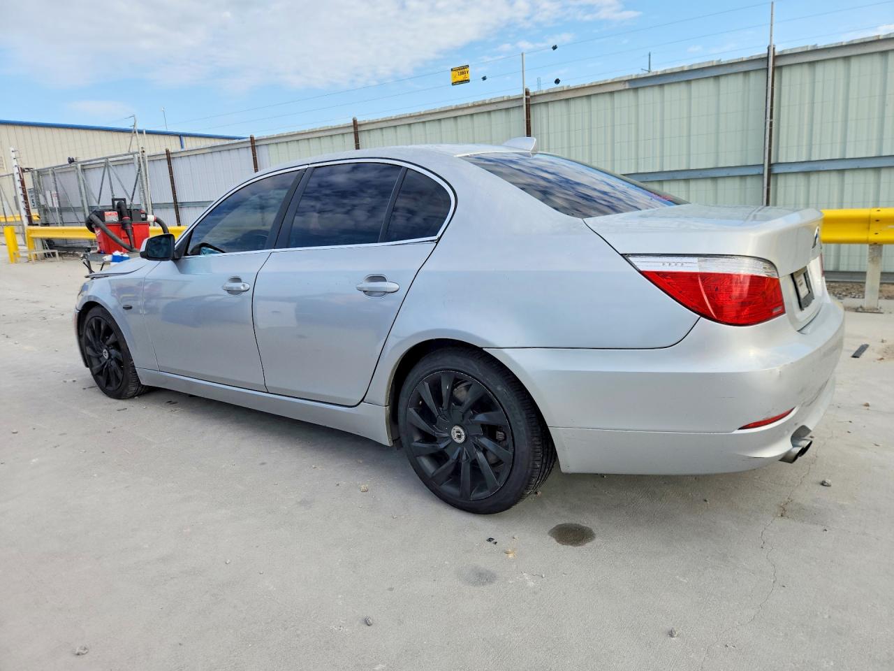 2010 Bmw 528 I Silver vin: WBANU5C54AC364983