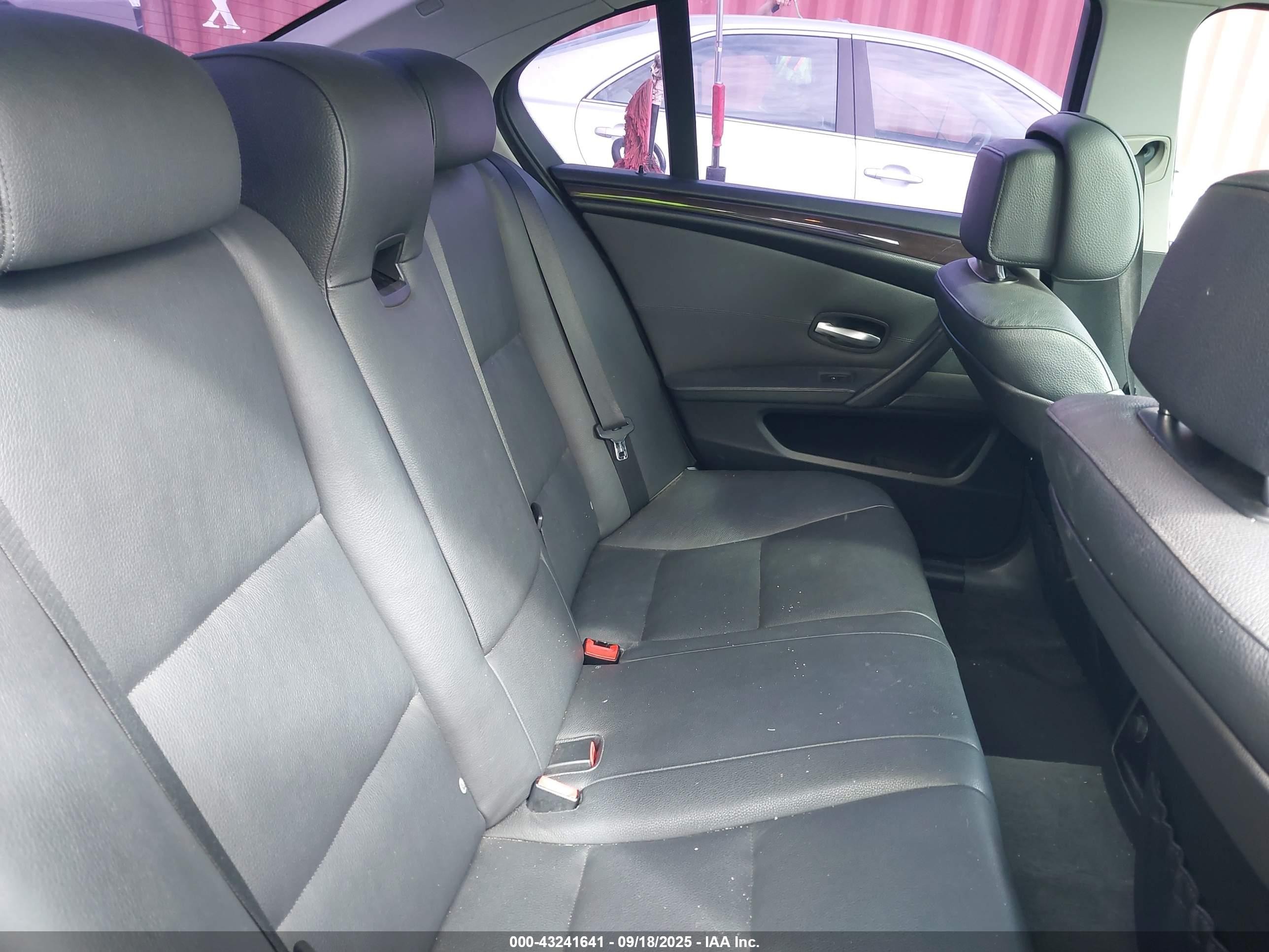 2010 Bmw 528i   Silver vin: WBANU5C58AC129549