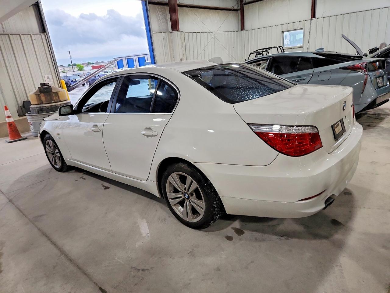2009 Bmw 528 Xi White vin: WBANV13519C155279