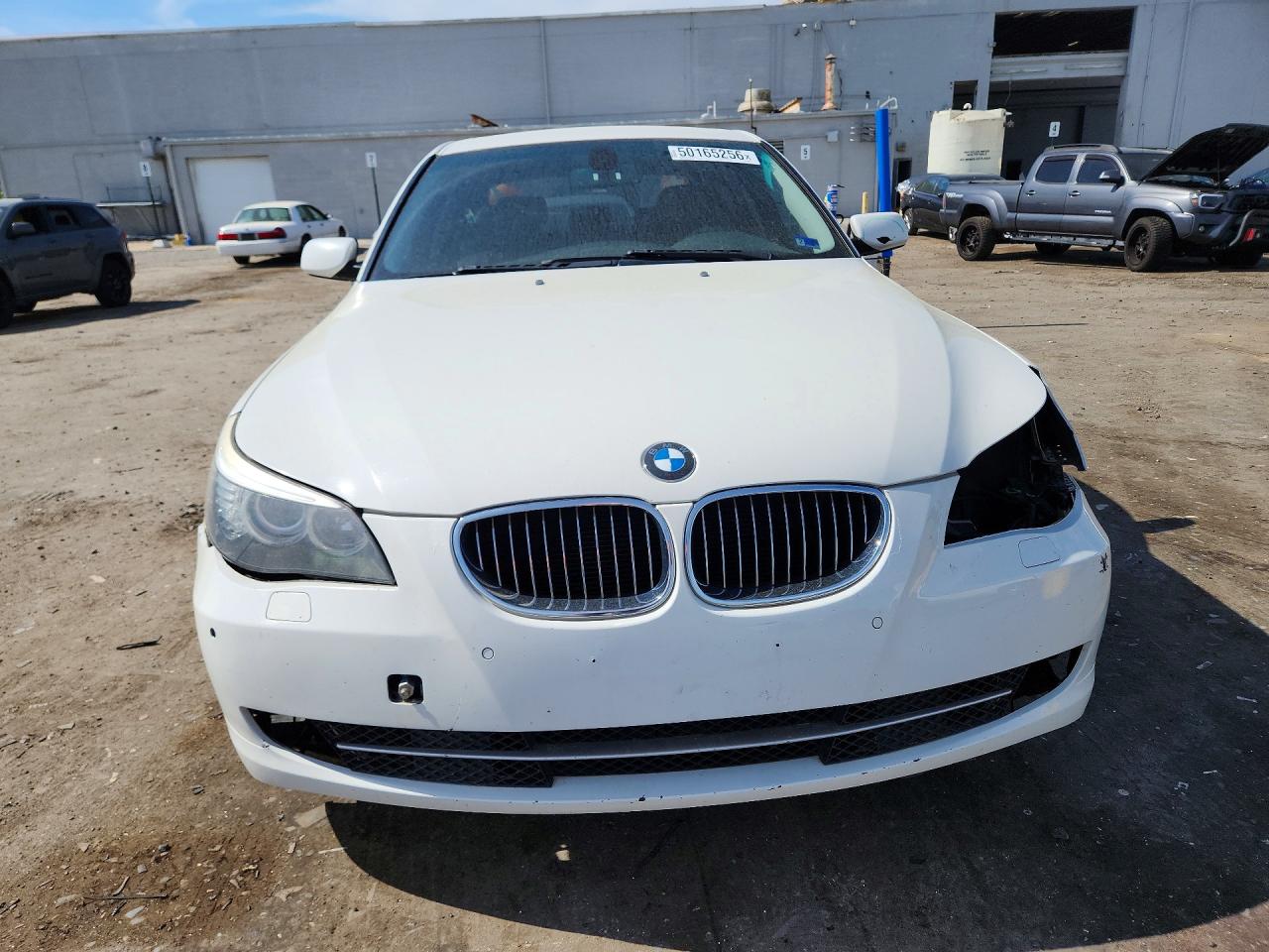 2009 Bmw 528 Xi Белый vin: WBANV13569C153088