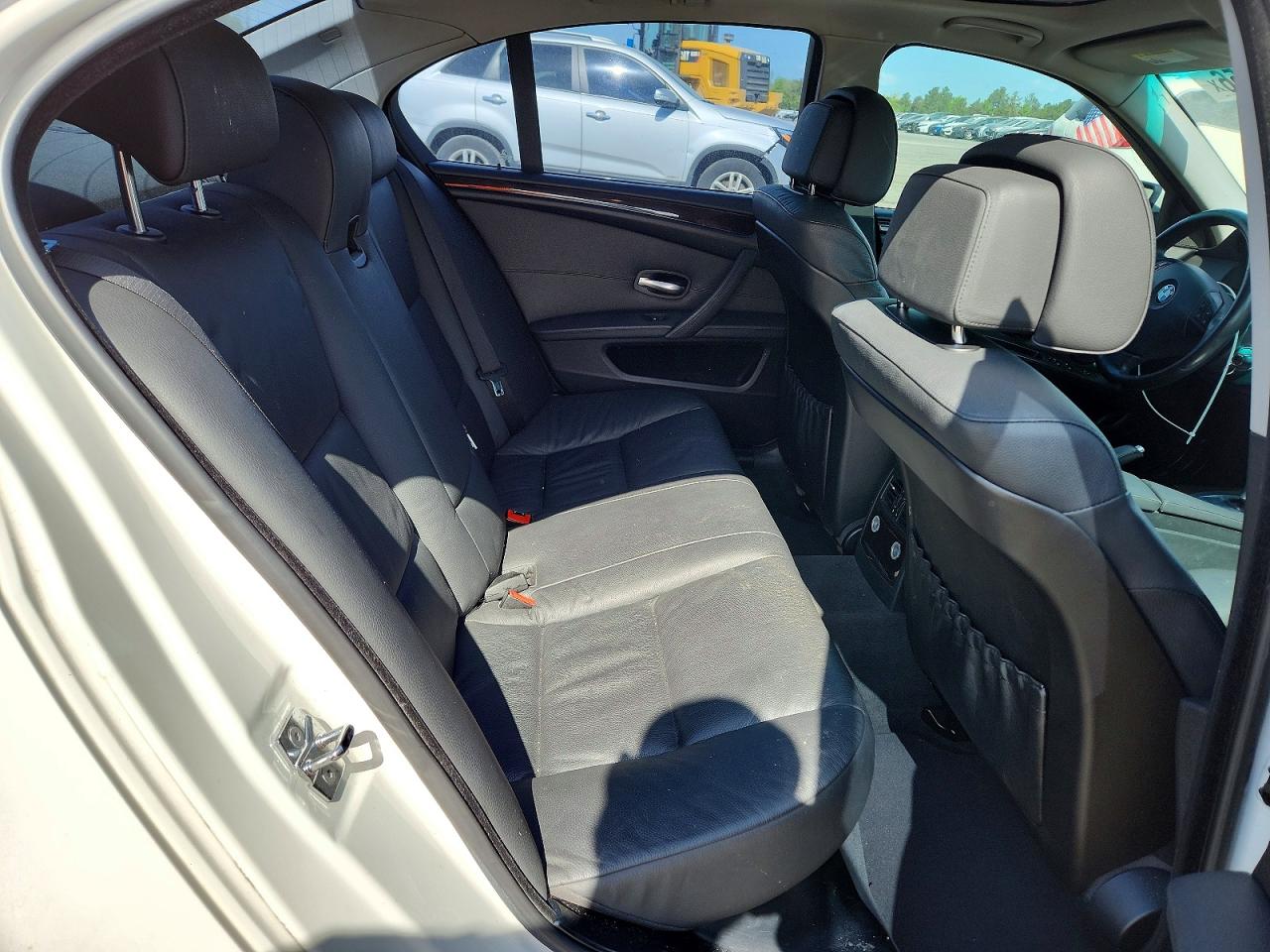 2009 Bmw 528 Xi Белый vin: WBANV13569C153088
