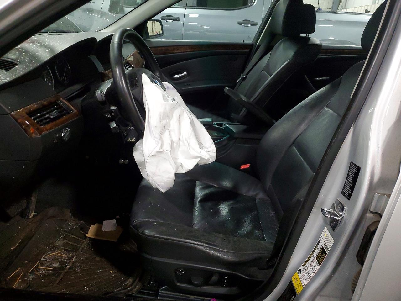 2009 Bmw 528 Xi Silver vin: WBANV13599C151884