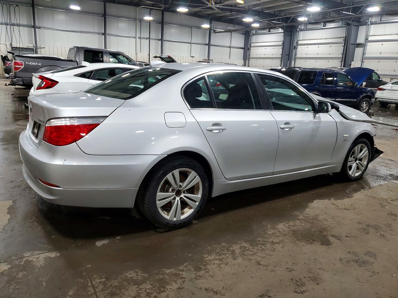 2009 Bmw 528 Xi Silver vin: WBANV13599C151884
