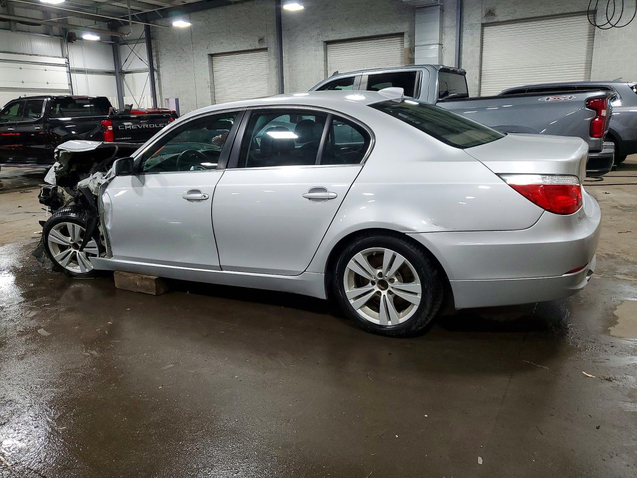 2009 Bmw 528 Xi Silver vin: WBANV13599C151884