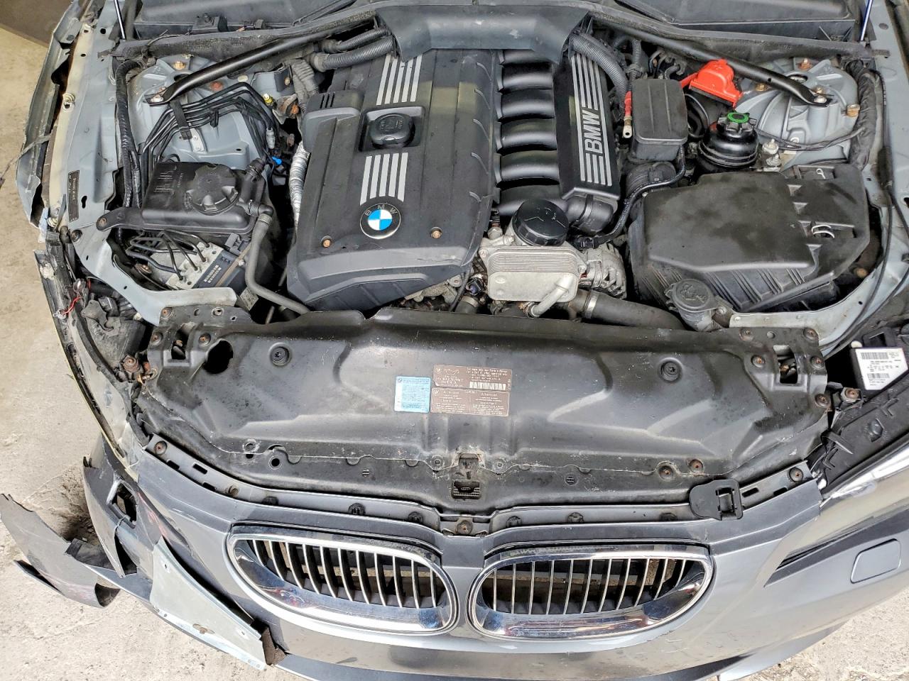 2010 Bmw 528 Xi Silver vin: WBANV1C50AC445453