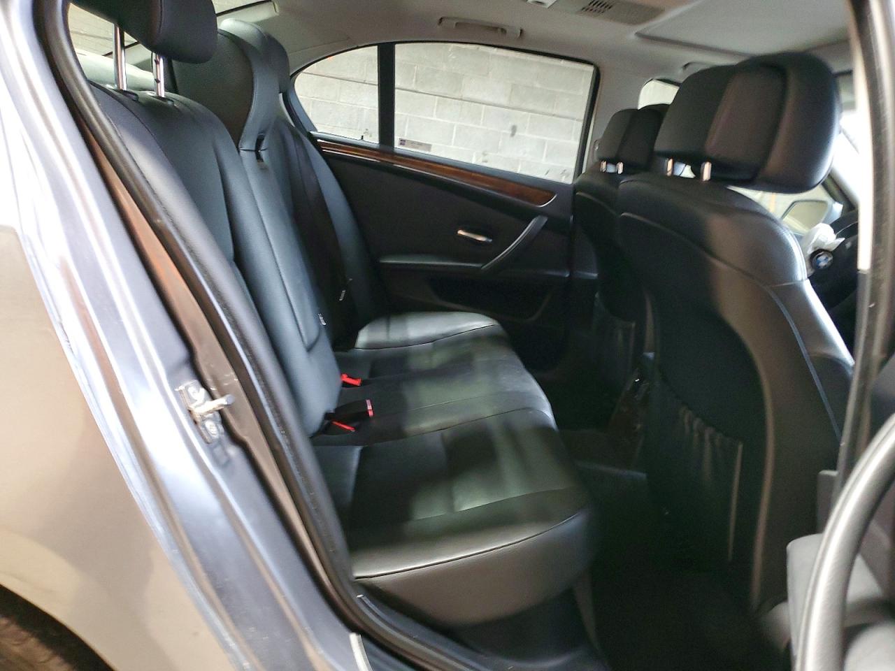 2010 Bmw 528 Xi Silver vin: WBANV1C50AC445453