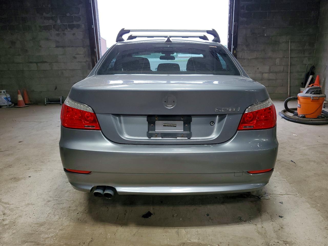 2010 Bmw 528 Xi Silver vin: WBANV1C50AC445453